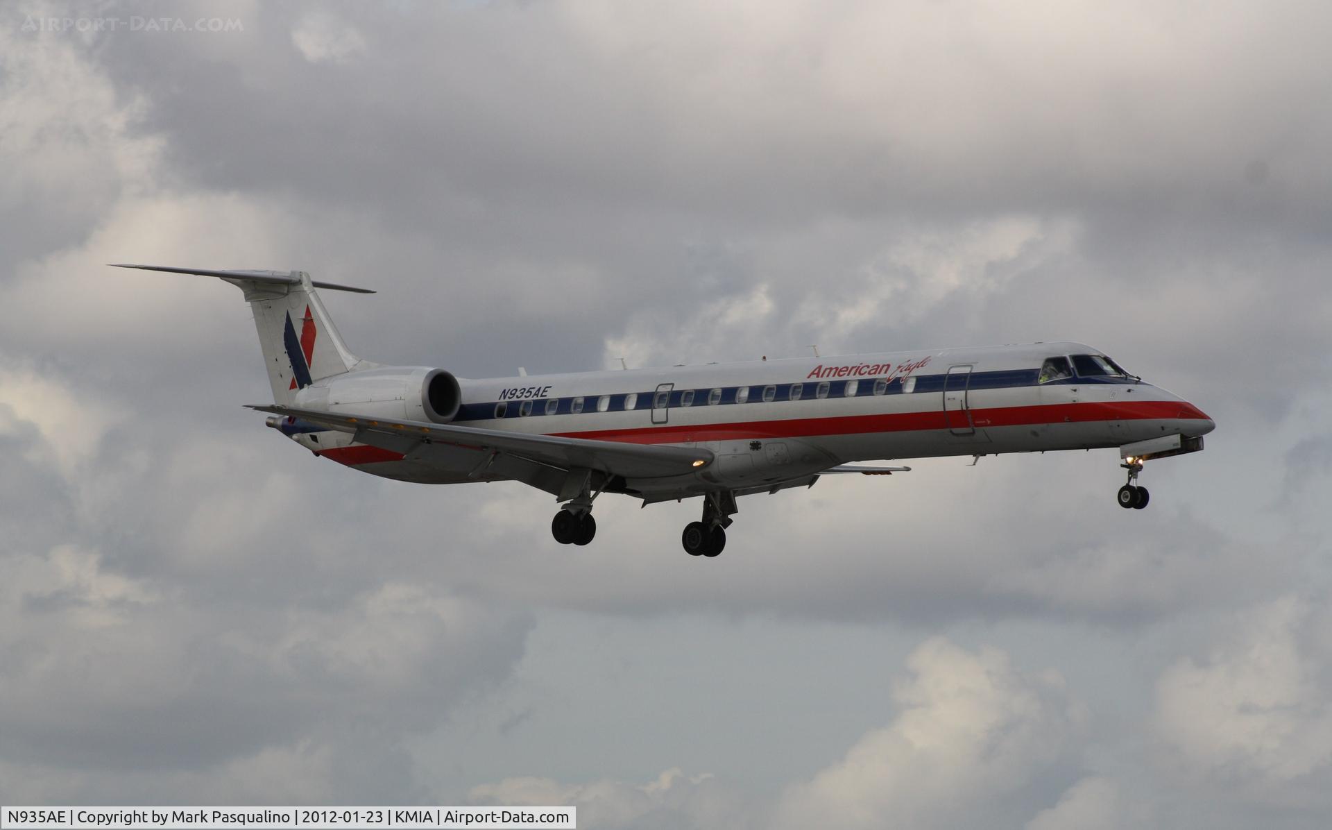 N935AE, 2005 Embraer ERJ-145LR (EMB-145LR) C/N 14500920, EMB-145LR