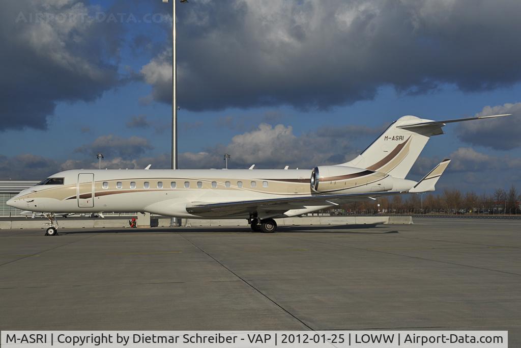 M-ASRI, 2005 Bombardier BD-700-1A10 Global Express C/N 9165, Globalexpress 5000