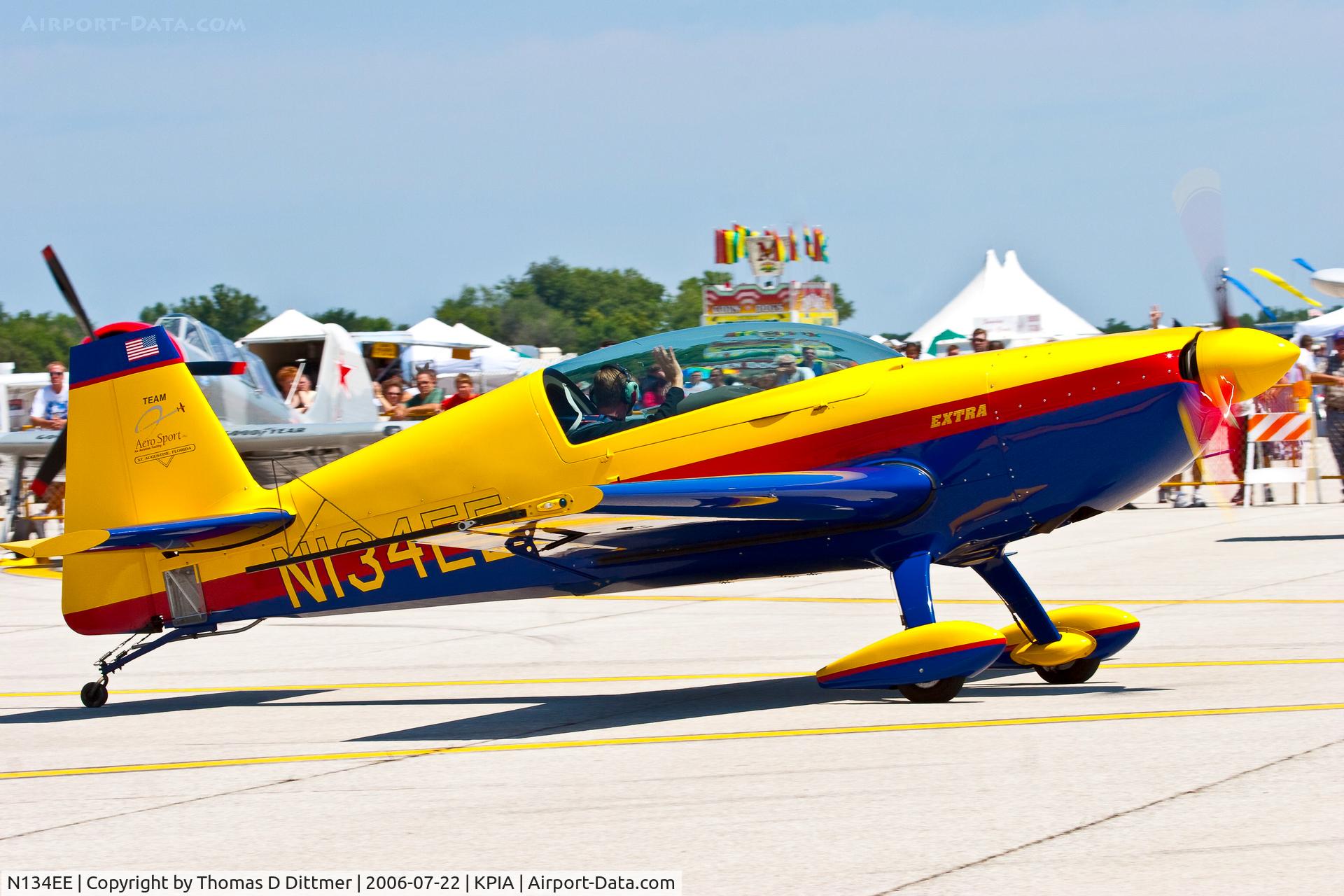 N134EE, 1996 Extra EA-300/200 C/N 003, Kerry tidmore taxies in after his performance at the 2006 River City Air Expo in Peoria IL (KPIA)
