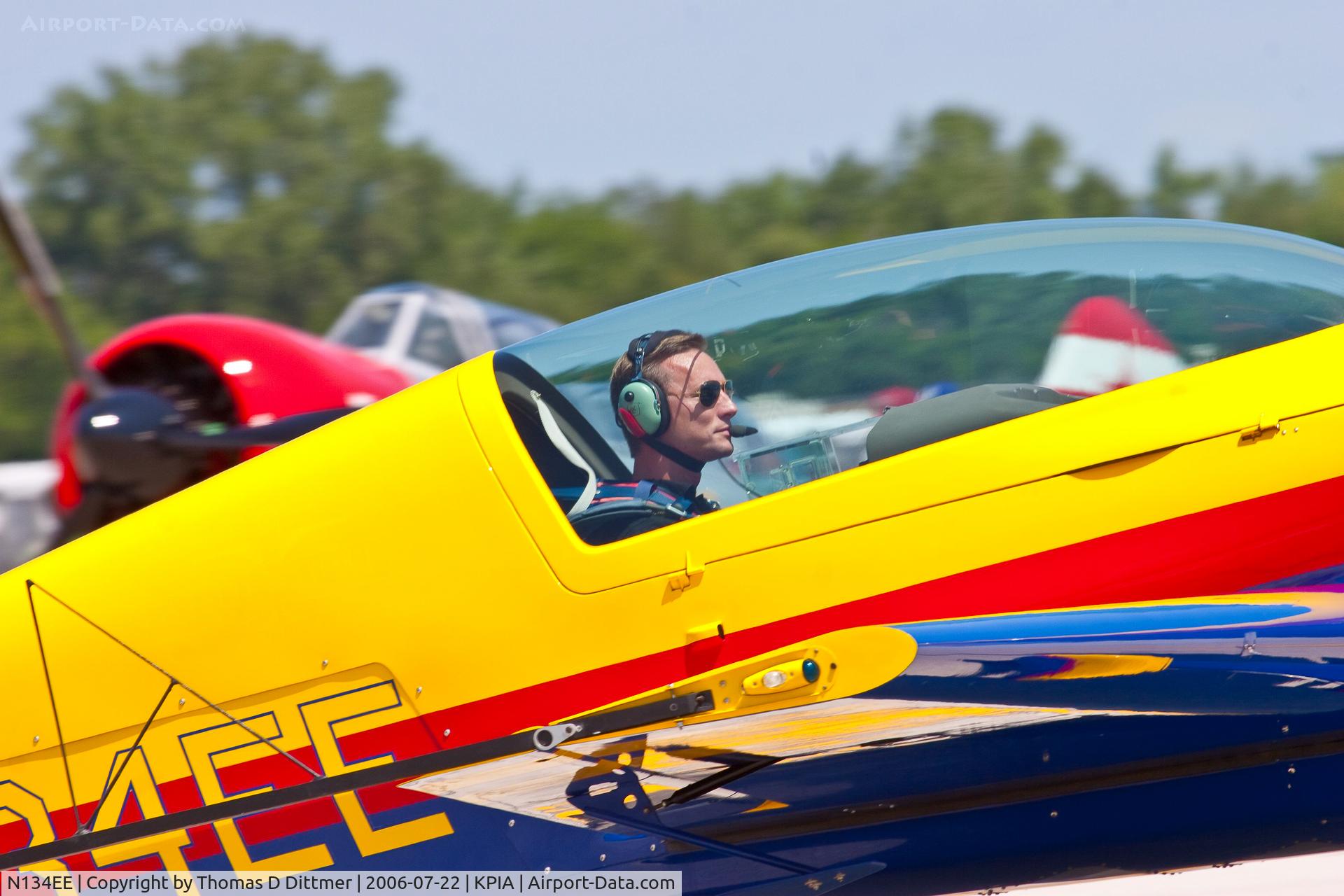 N134EE, 1996 Extra EA-300/200 C/N 003, Pilot Kerry Tidmore in N134EE
