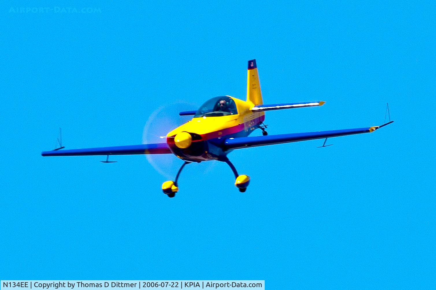 N134EE, 1996 Extra EA-300/200 C/N 003, Kerry Tidmore starting a high speed pass at the 2006 River City Air Expo