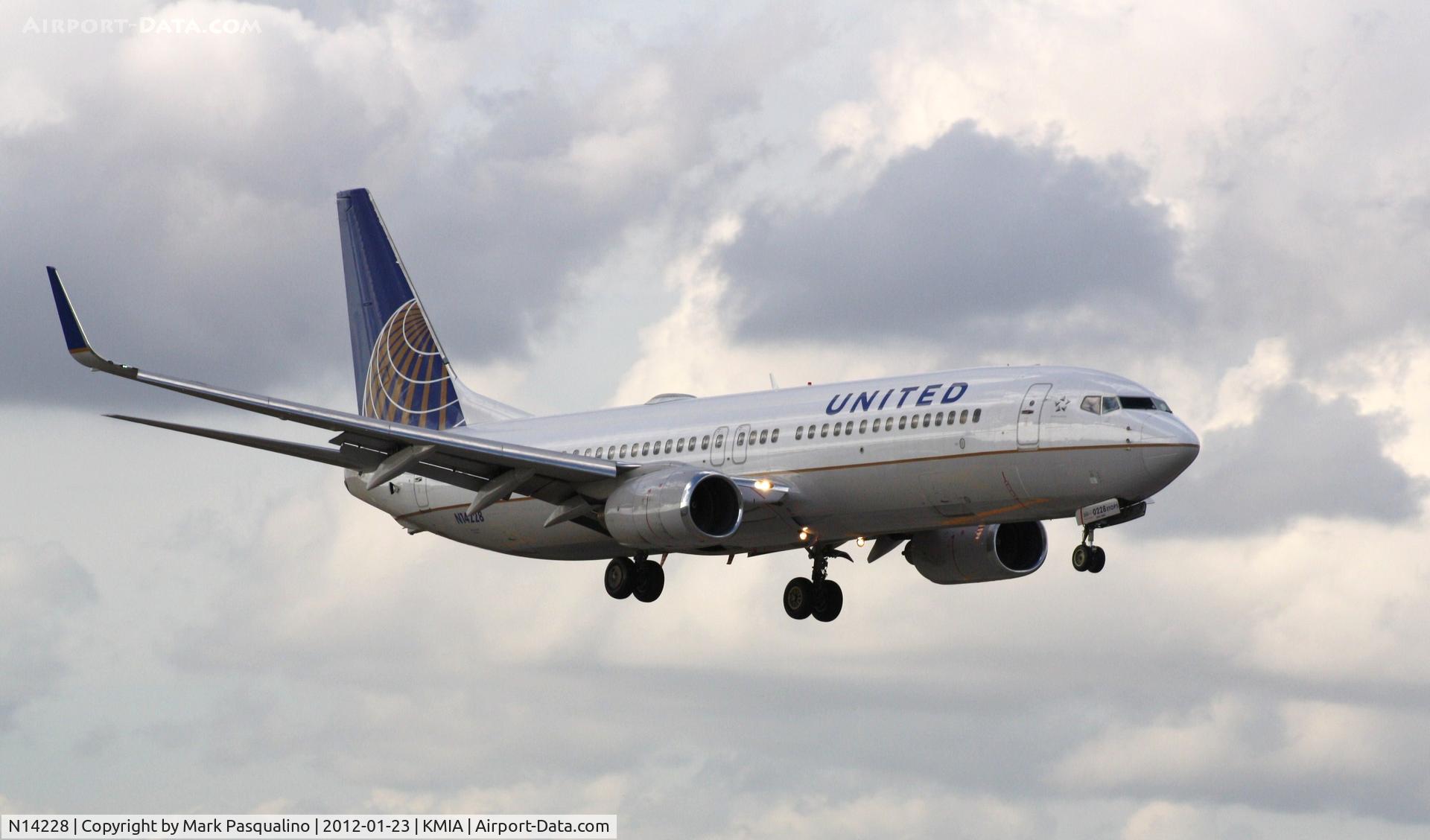 N14228, 1999 Boeing 737-824 C/N 28792, Boeing 737-800