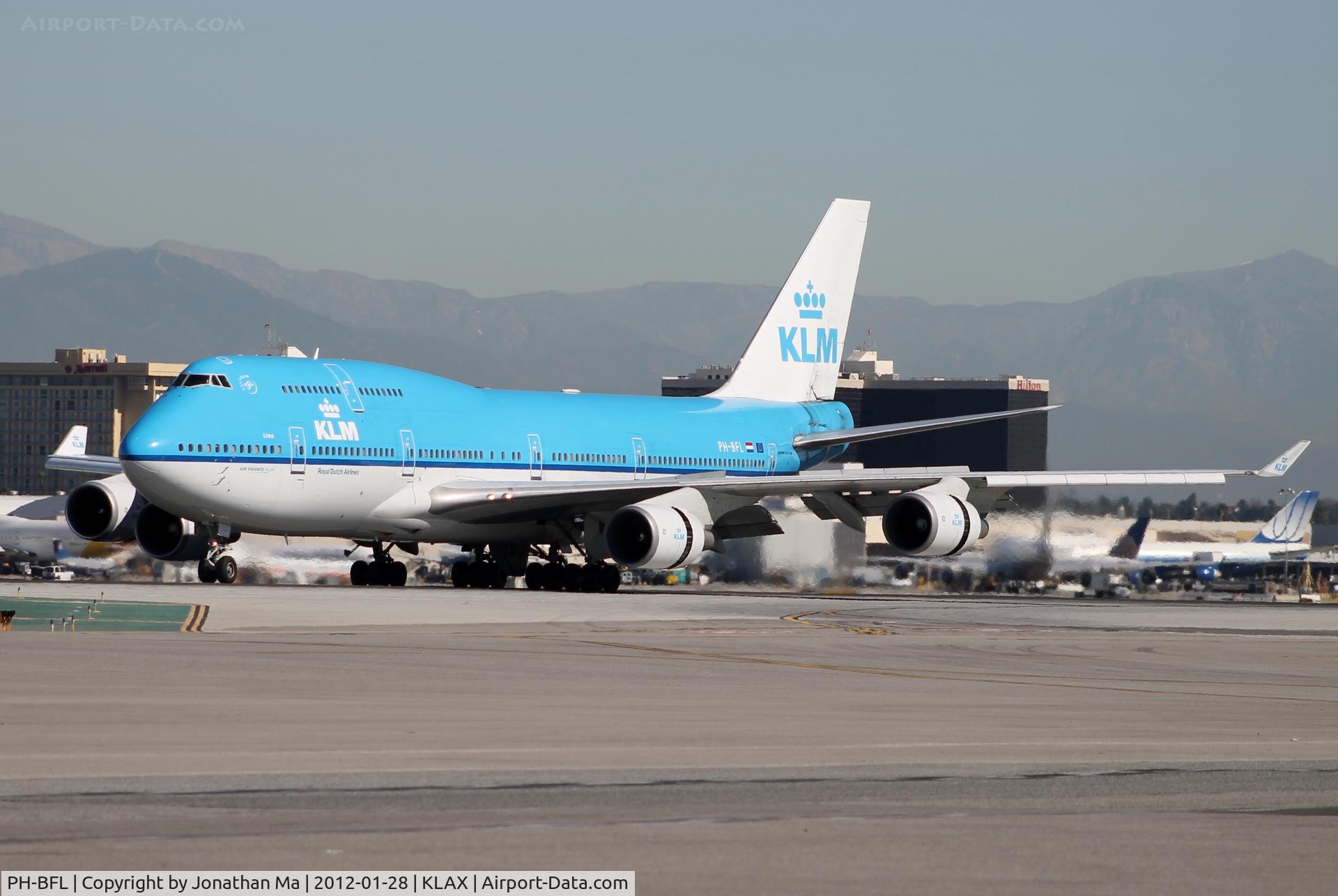 PH-BFL, 1991 Boeing 747-406 C/N 25356, KLM 744 reverses on the 25s