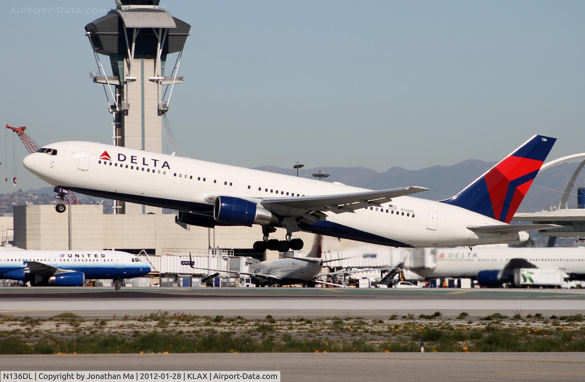 N136DL, 1991 Boeing 767-332 C/N 25146, Taken from the tarmac