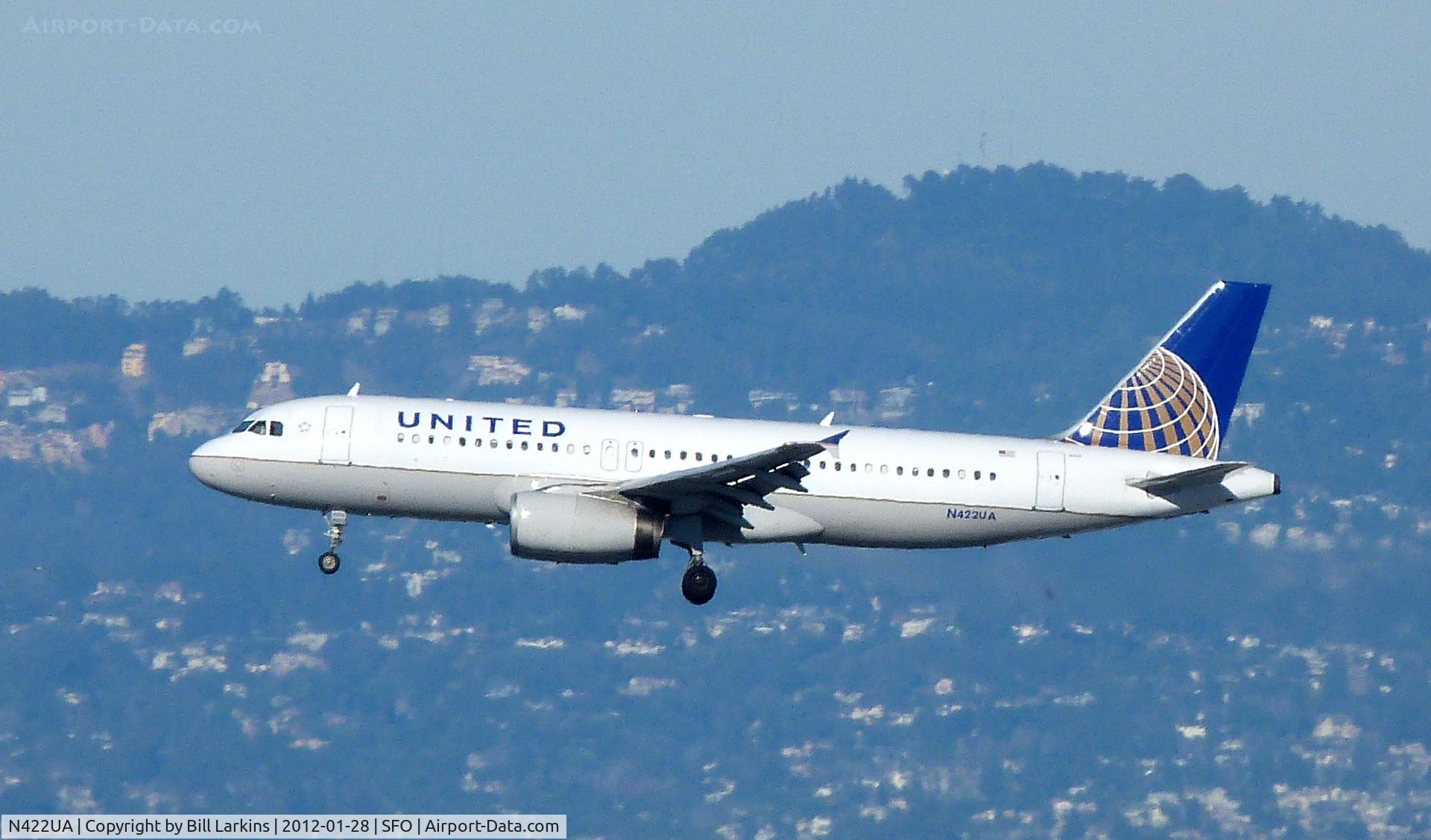 N422UA, 1995 Airbus A320-232 C/N 503, New colors for N422UA.