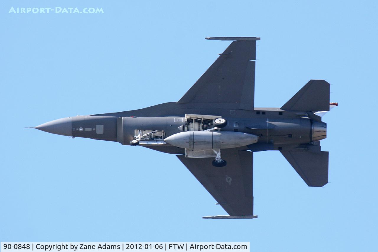 90-0848, 1990 General Dynamics F-16D Fighting Falcon C/N CD-15, Lockheed company F-16 landing ar NAS Fort Worth