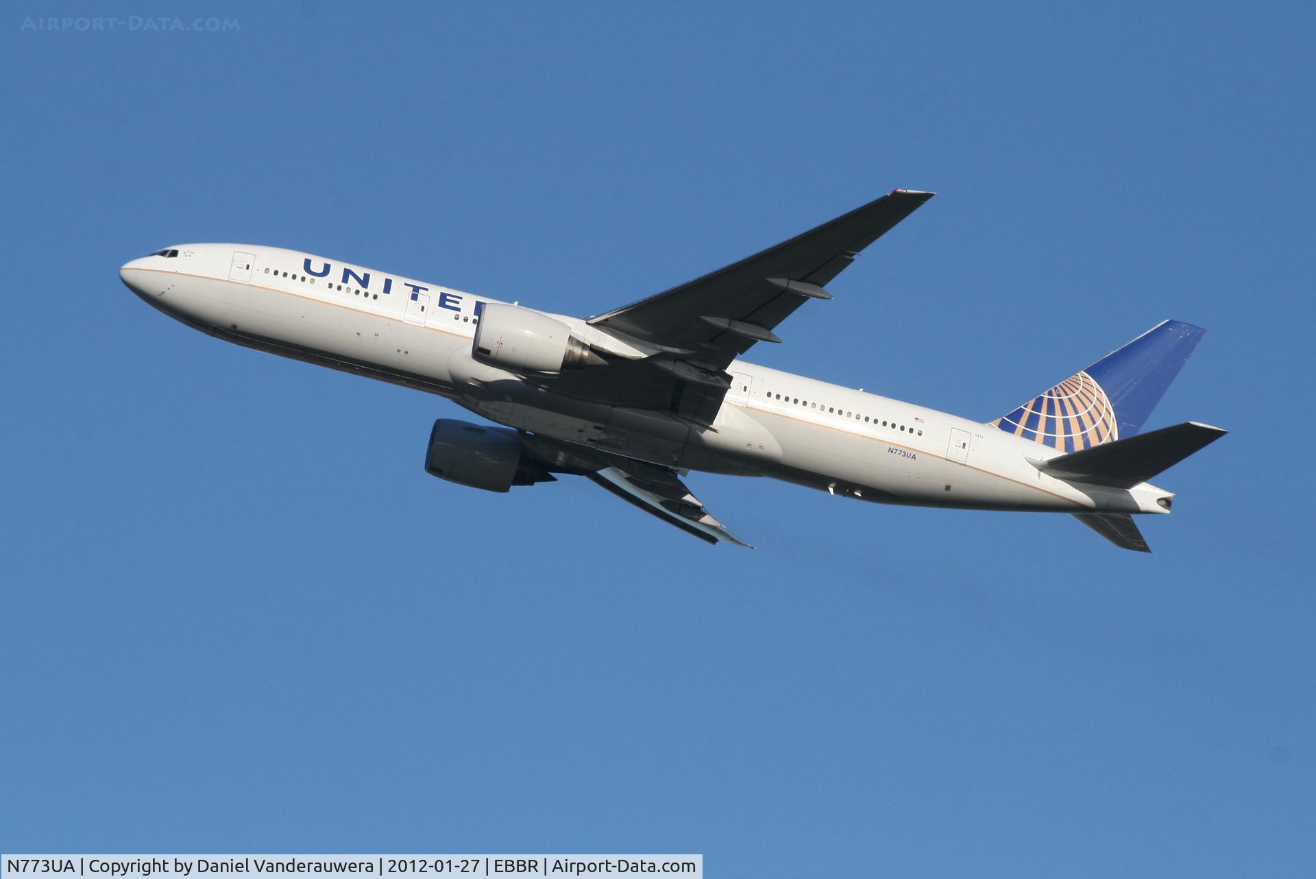 N773UA, 1995 Boeing 777-222 C/N 26929, Flight UA961 is climbing from RWY 25R