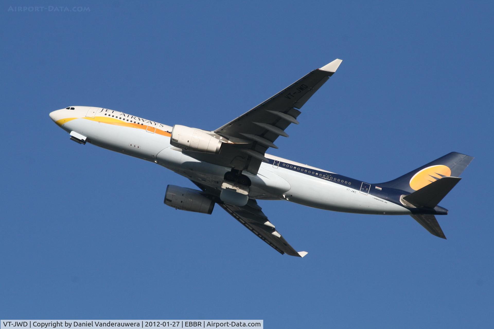 VT-JWD, 2006 Airbus A330-243 C/N 751, Flight 9W230 is climbing from RWY 25R
