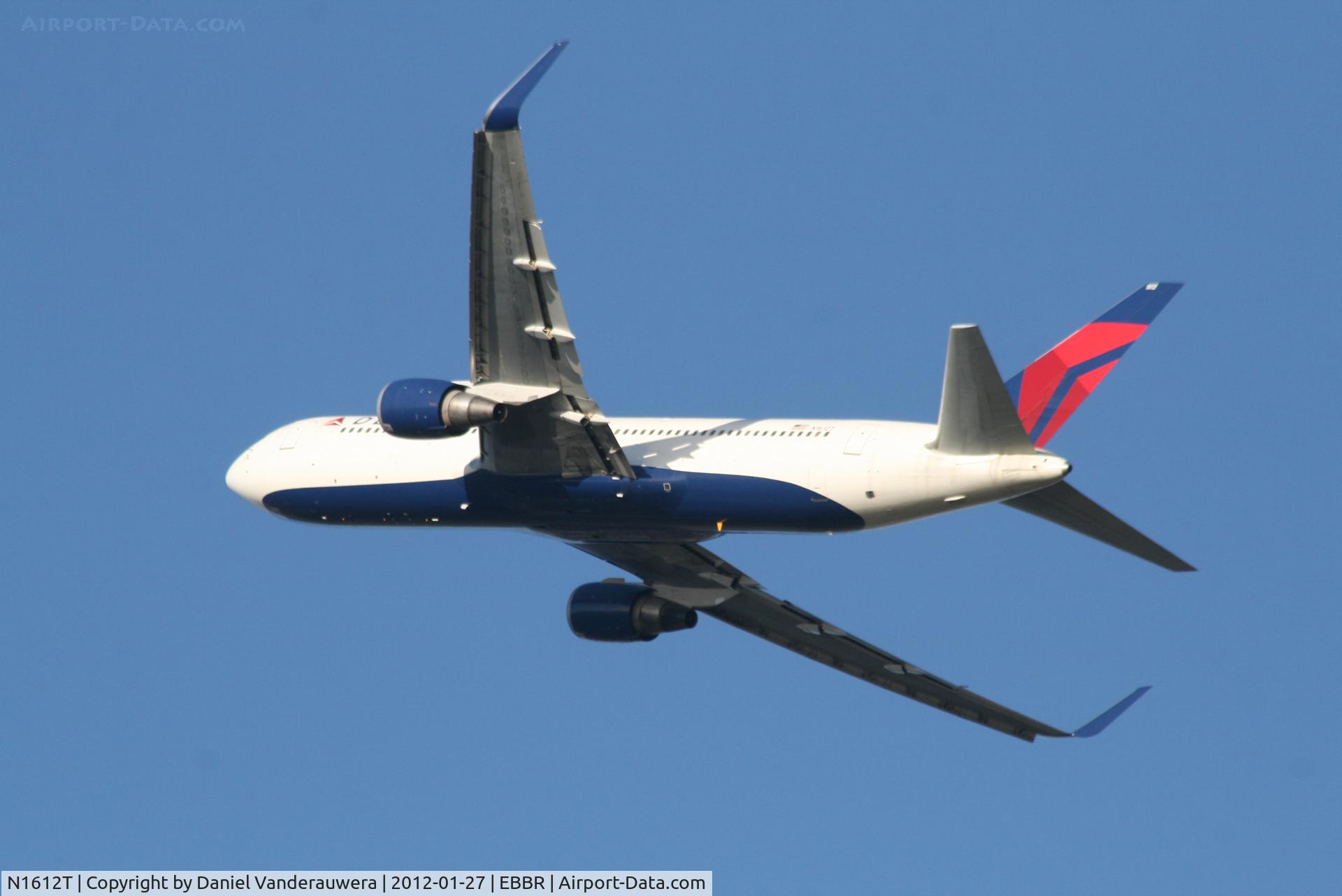 N1612T, 2001 Boeing 767-332 C/N 30575, Flight DL141 is climbing from RWY 25R