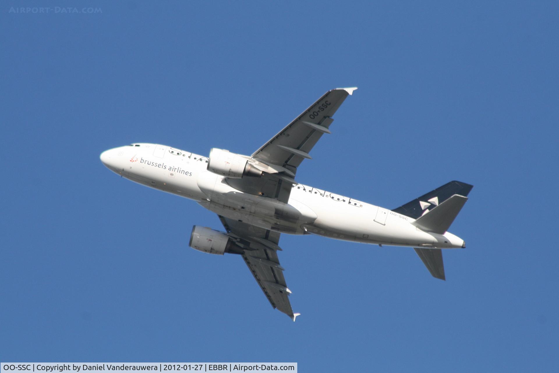 OO-SSC, 1999 Airbus A319-112 C/N 1086, Flight SN2583 is climbing from RWY 25R