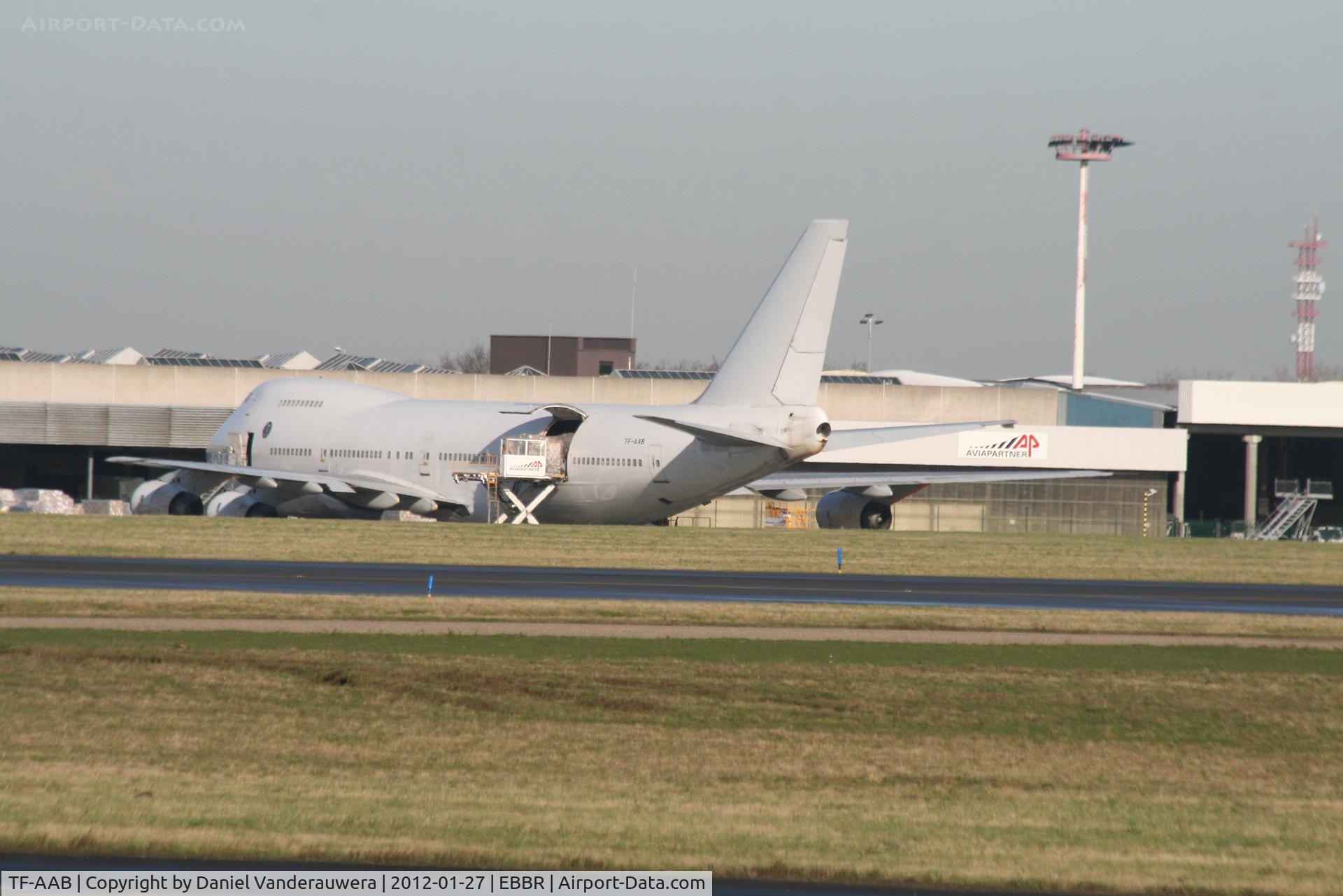 TF-AAB, 1981 Boeing 747-236B C/N 22304, Loading operations