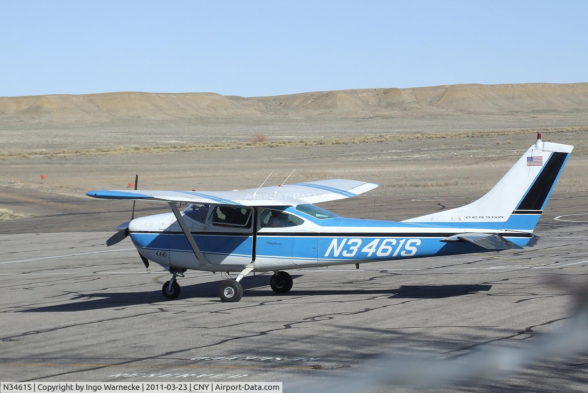 N3461S, 1964 Cessna 182H Skylane C/N 18255861, Cessna 182H Skylane at Canyonlands Field airport, Moab UT