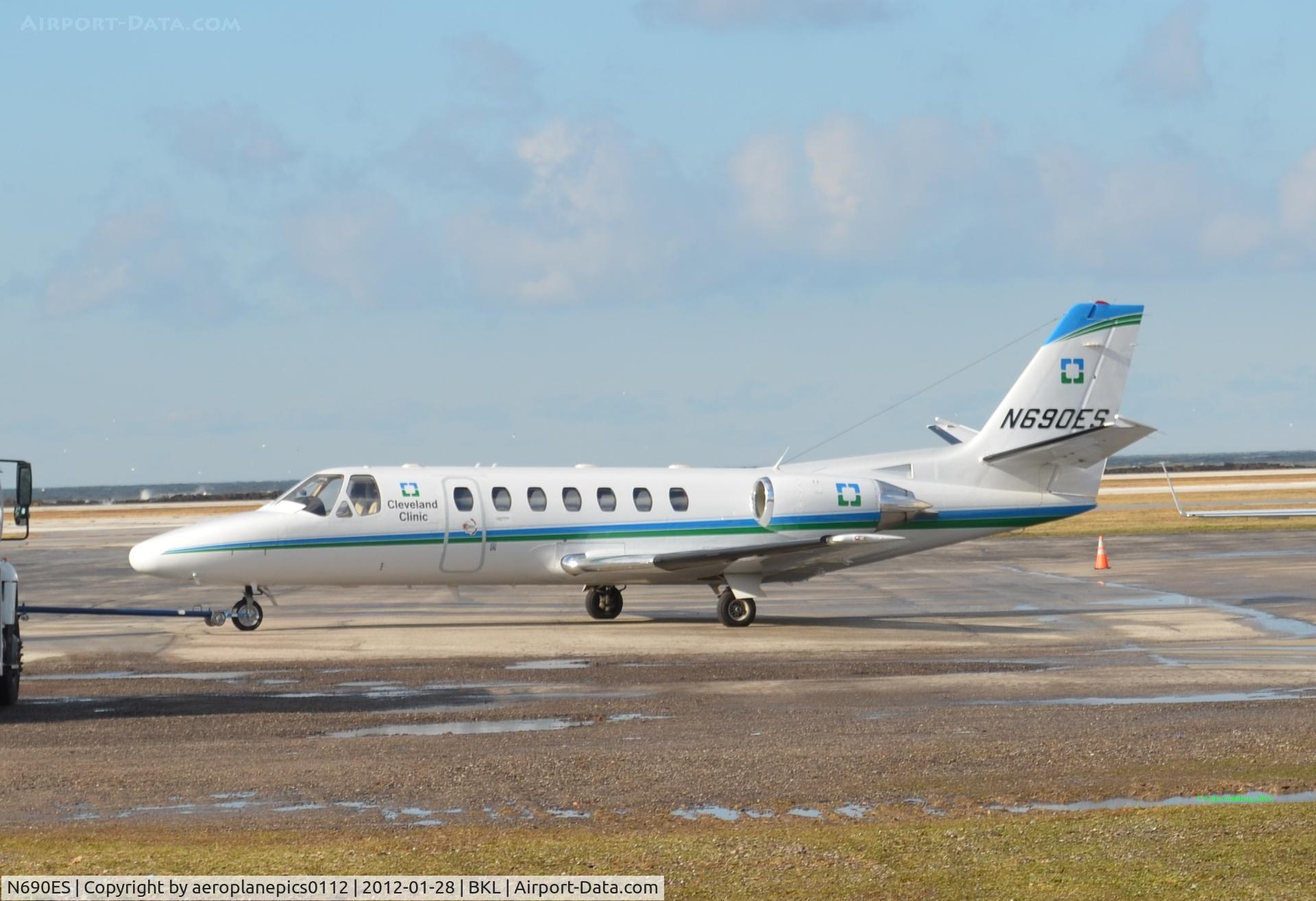 N690ES, 1995 Cessna 560 Citation Ultra C/N 560-0336, N690ES seen in The Cleveland Clinic's livery. Picture shot at Landmark Aviation, at Burke Lakefront International Airport.