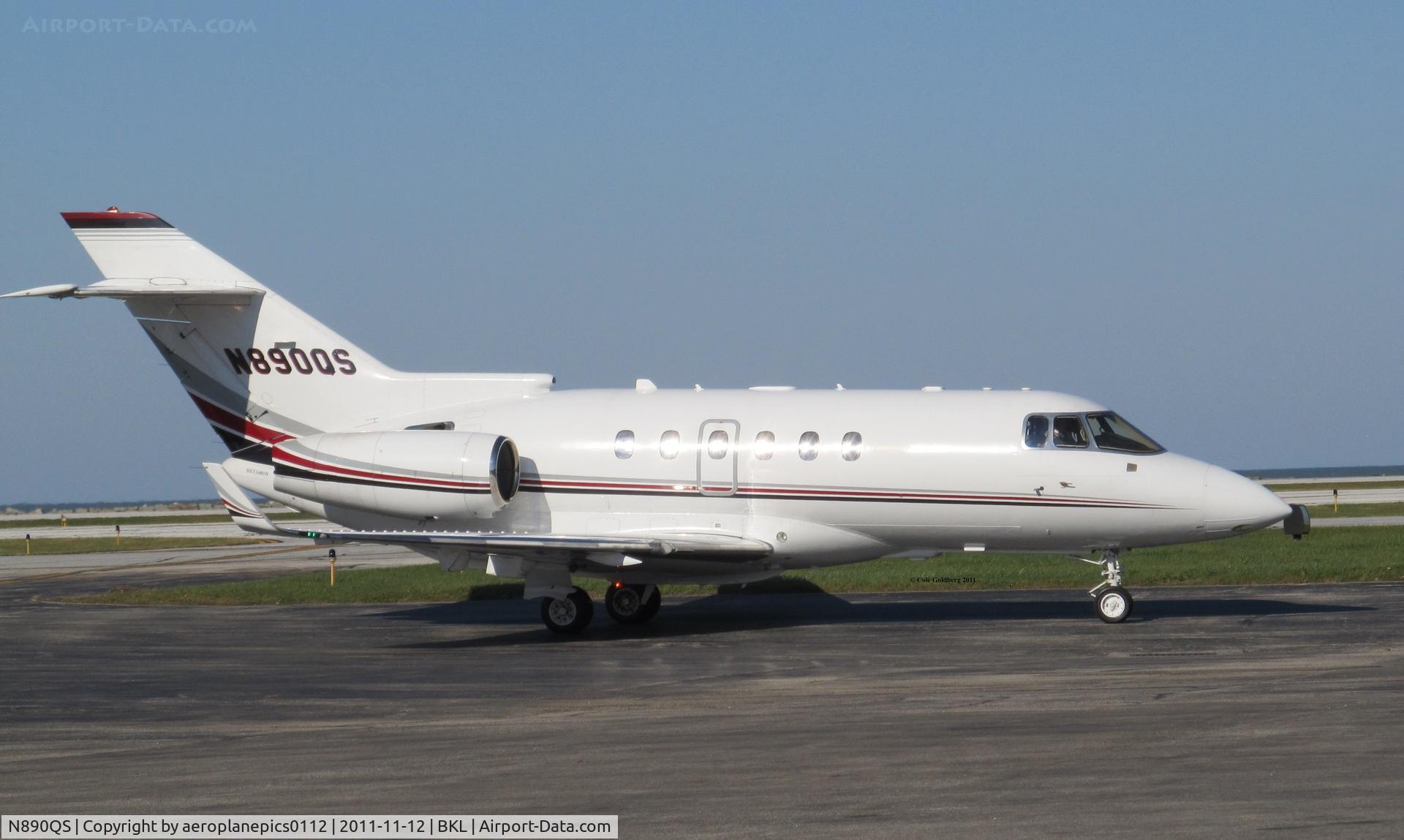 N890QS, 2007 Hawker Beechcraft Hawker 900XP C/N HA-0010, N890QS taxiing towards Landmark Aviation at KBKL.