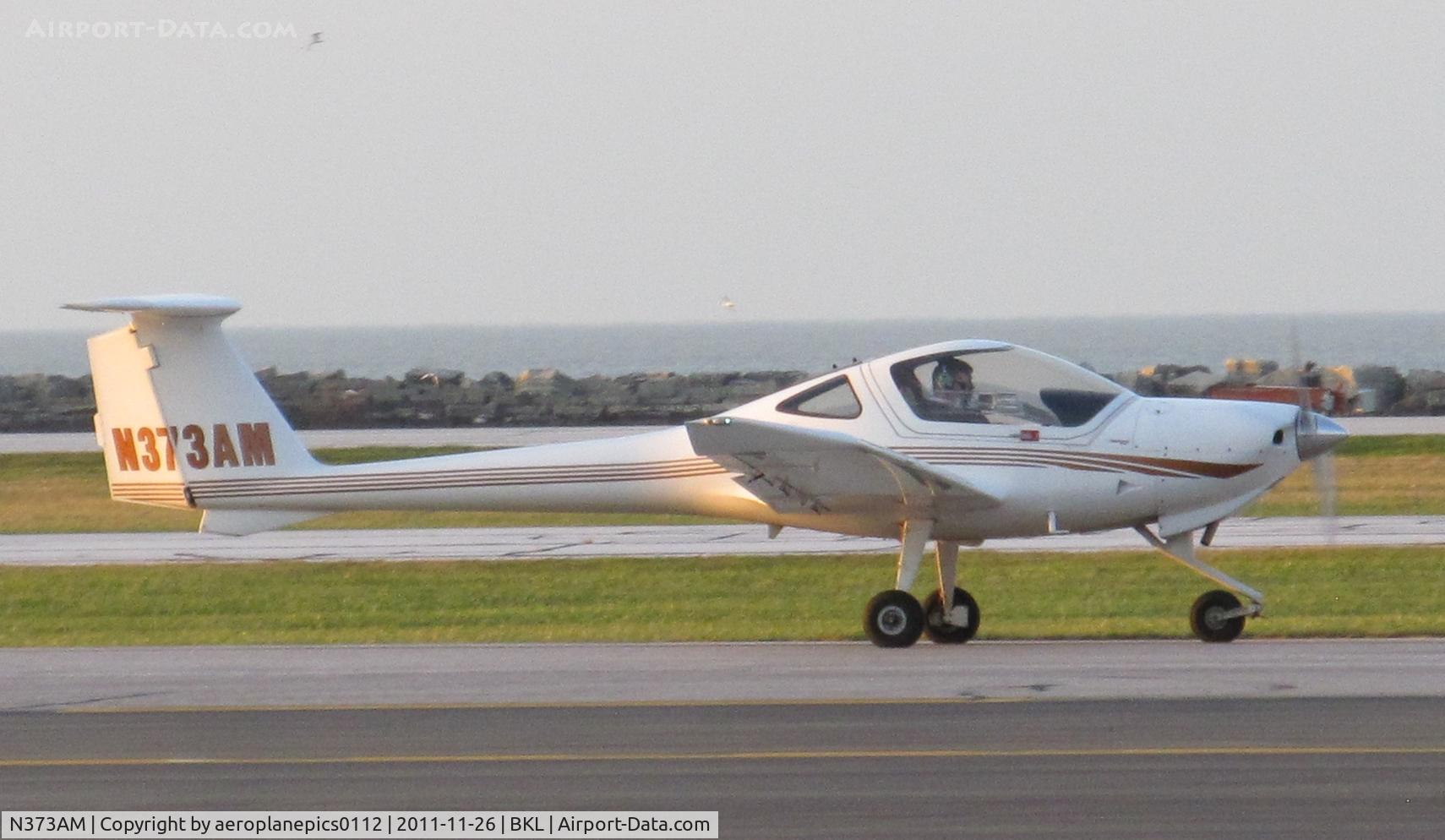 N373AM, 2006 Diamond DA-20C-1 Eclipse C/N C0379, See taxiing to runway 6L for take-off at KBKL.