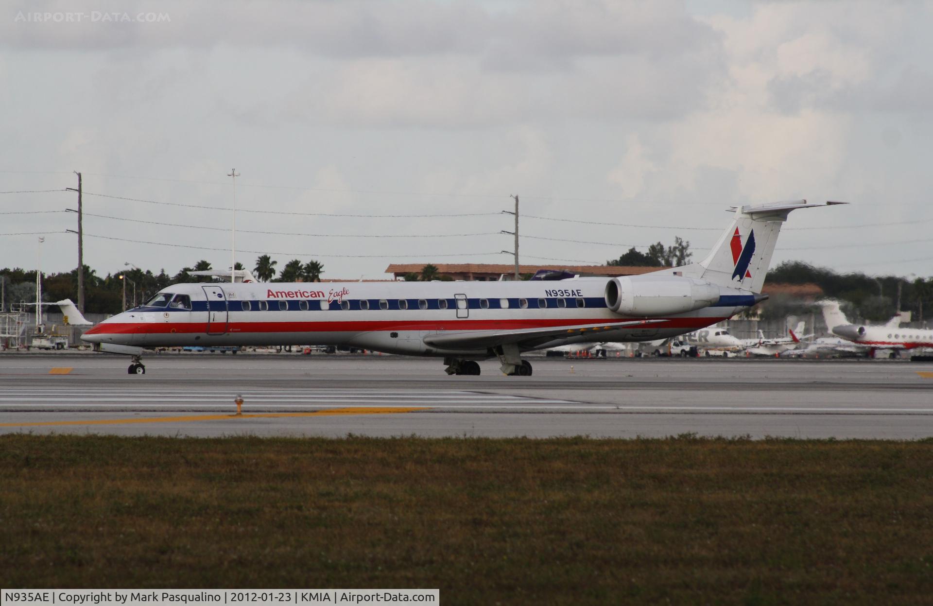 N935AE, 2005 Embraer ERJ-145LR (EMB-145LR) C/N 14500920, EMB-145LR