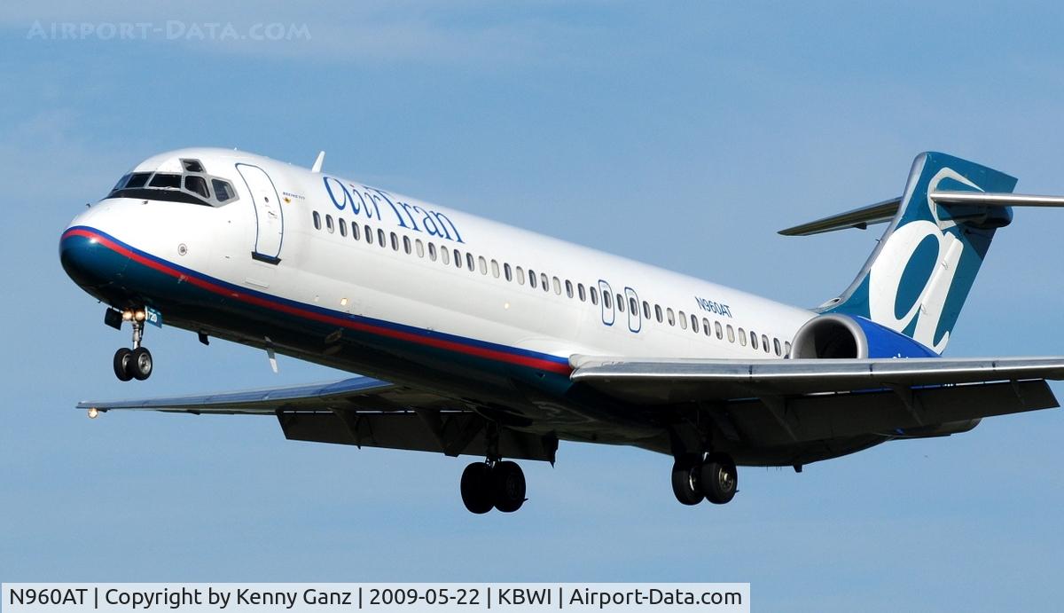 N960AT, 2001 Boeing 717-200 C/N 55022, AirTran B717 on finals