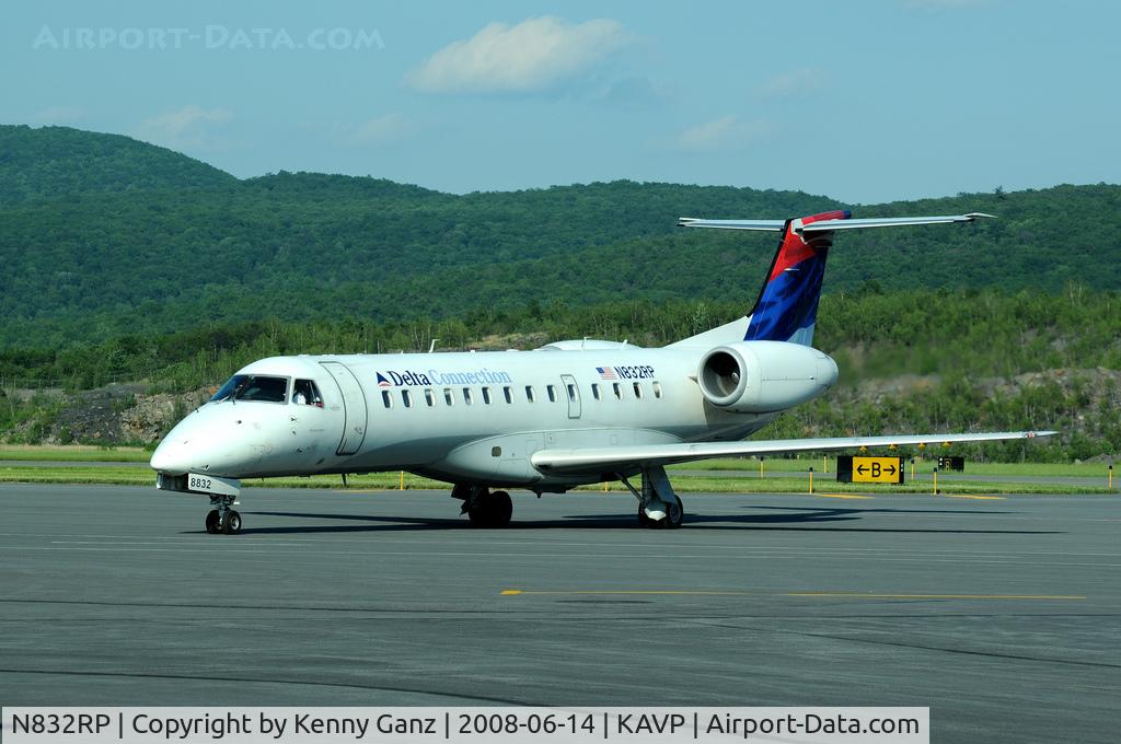 N832RP, 2002 Embraer ERJ-135LR (EMB-135LR) C/N 145676, Delta Connection about to depart AVP