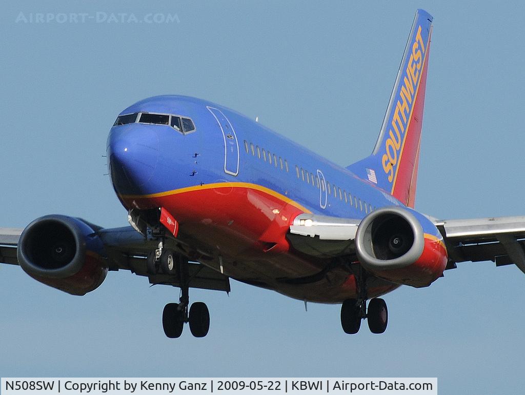 N508SW, 1990 Boeing 737-5H4 C/N 24185, Southwest 737 over the fence