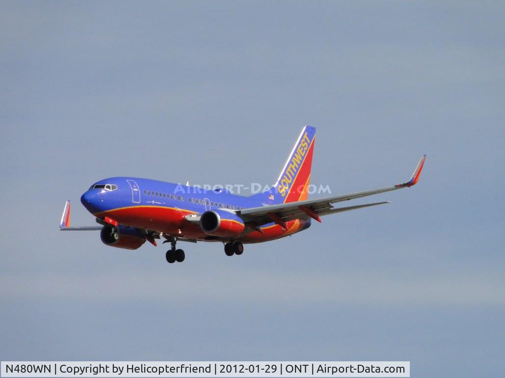 N480WN, 2004 Boeing 737-7H4 C/N 33998, On final for runway 26L