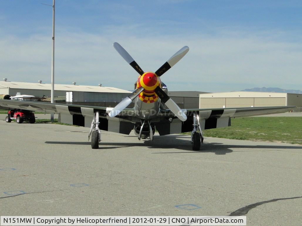 N151MW, 1945 North American P-51D Mustang C/N 124-48386, Getting ready for a passenger flight