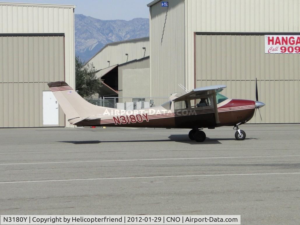 N3180Y, 1962 Cessna 182E Skylane C/N 18254180, Taxiing to runway 26