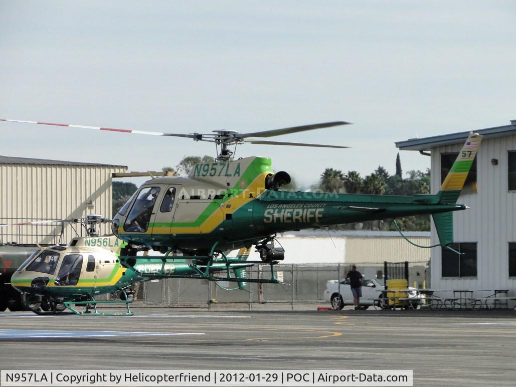 N957LA, 2010 Eurocopter AS-350B-2 Ecureuil Ecureuil C/N 7072, Turning to land on helipad #4