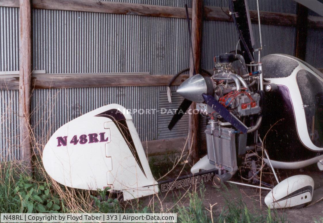 N48RL, 1995 RAF 2000 C/N 42-95-6-185, in the hangar