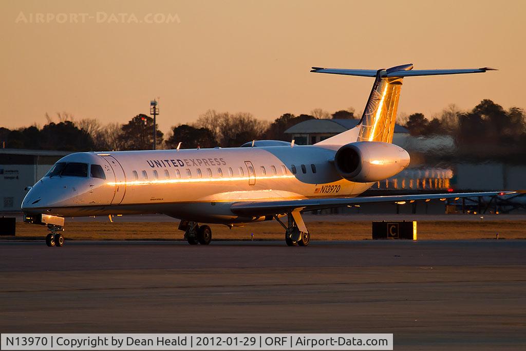 N13970, 1999 Embraer EMB-145LR C/N 145146, United Express (ExpressJet Airlines) N13970 (FLT ASQ5823) taxiing to RWY 23 for departure to Chicago O'Hare Int'l (KORD).