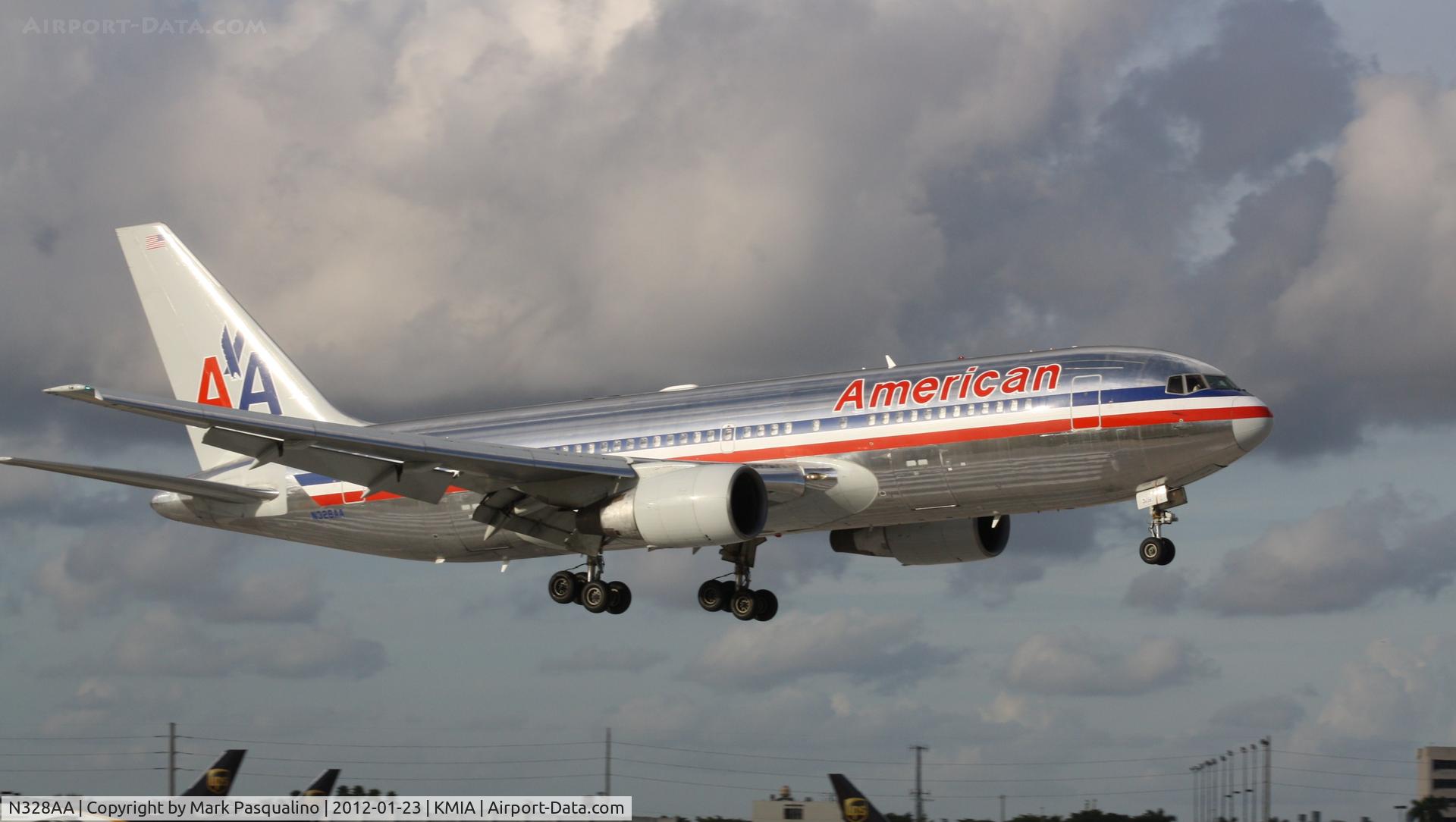 N328AA, 1986 Boeing 767-223 C/N 22328, Boeing 767-200
