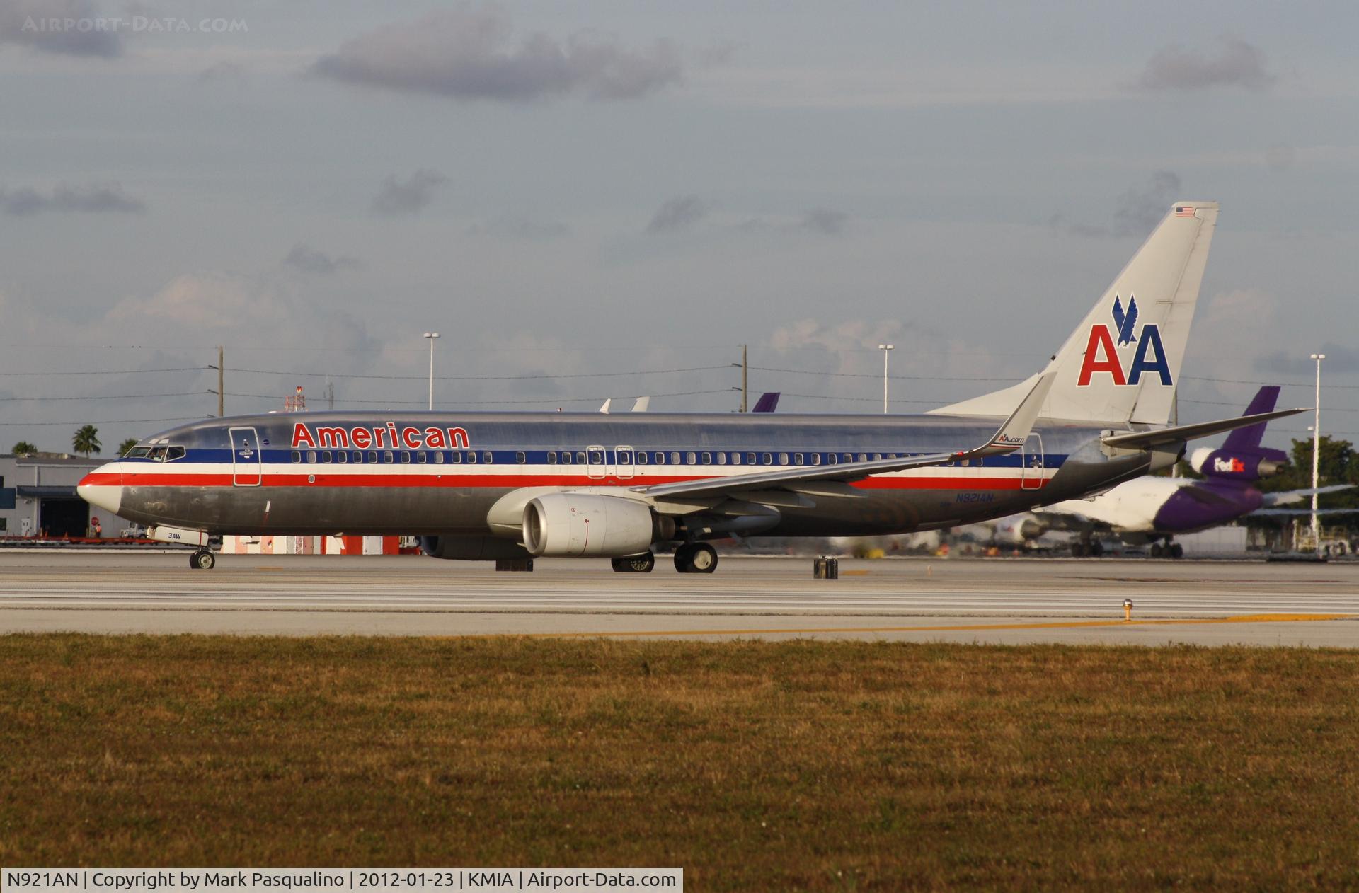 N921AN, 1999 Boeing 737-823 C/N 29522, Boeing 737-800