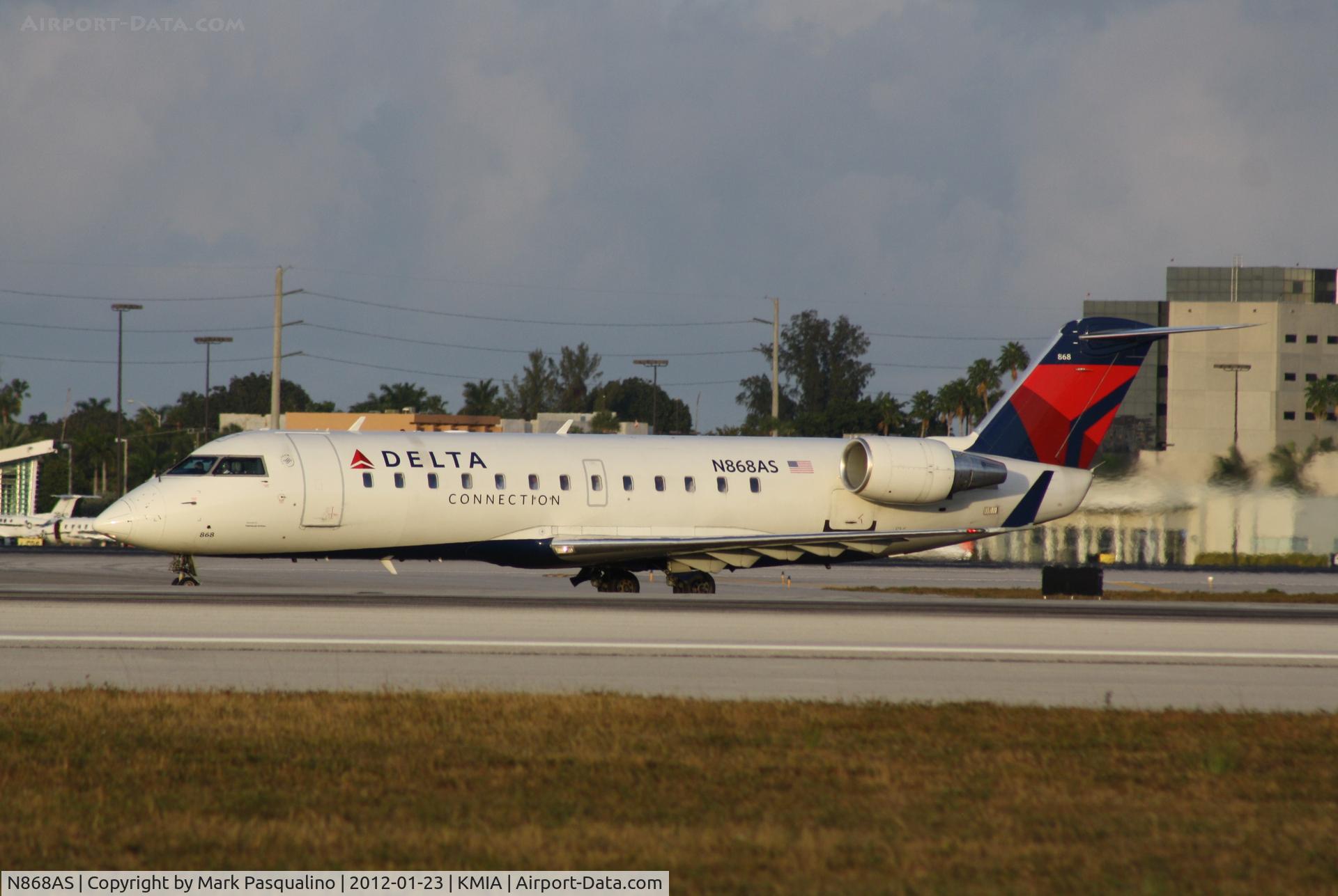 N868AS, 2001 Bombardier CRJ-200ER (CL-600-2B19) C/N 7474, CL-600-2B19