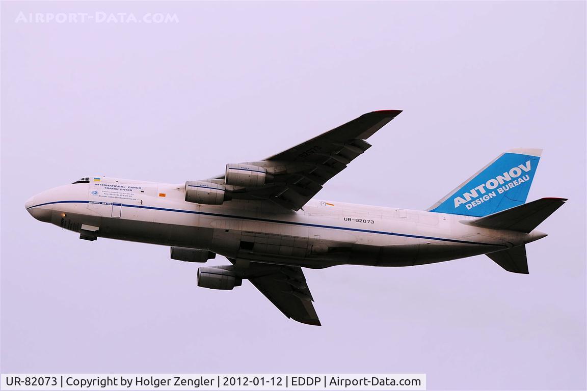 UR-82073, 1994 Antonov An-124-100 Ruslan C/N 9773054359139, Seconds after take-off on rwy 26L .....