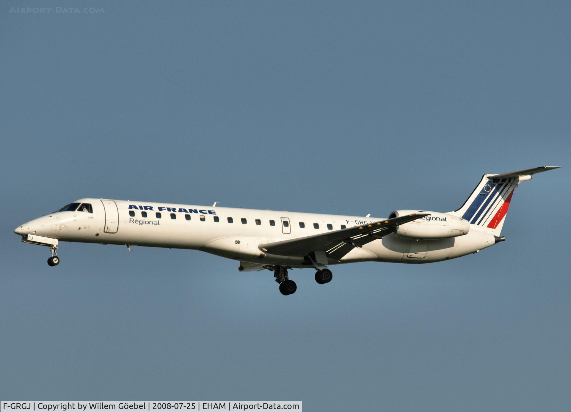 F-GRGJ, 1999 Embraer EMB-145EU (ERJ-145EU) C/N 145297, Landing on runway C18 of Schiphol Airport