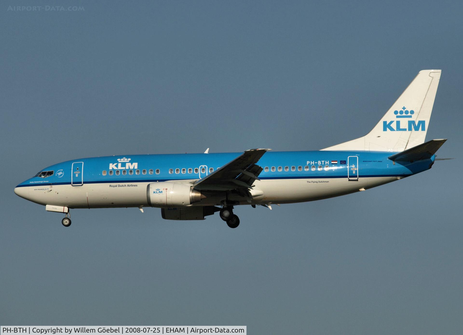 PH-BTH, 1997 Boeing 737-306 C/N 28719, Landing on runway C18 of Schiphol Airport ( 2e aircraft has new colours)