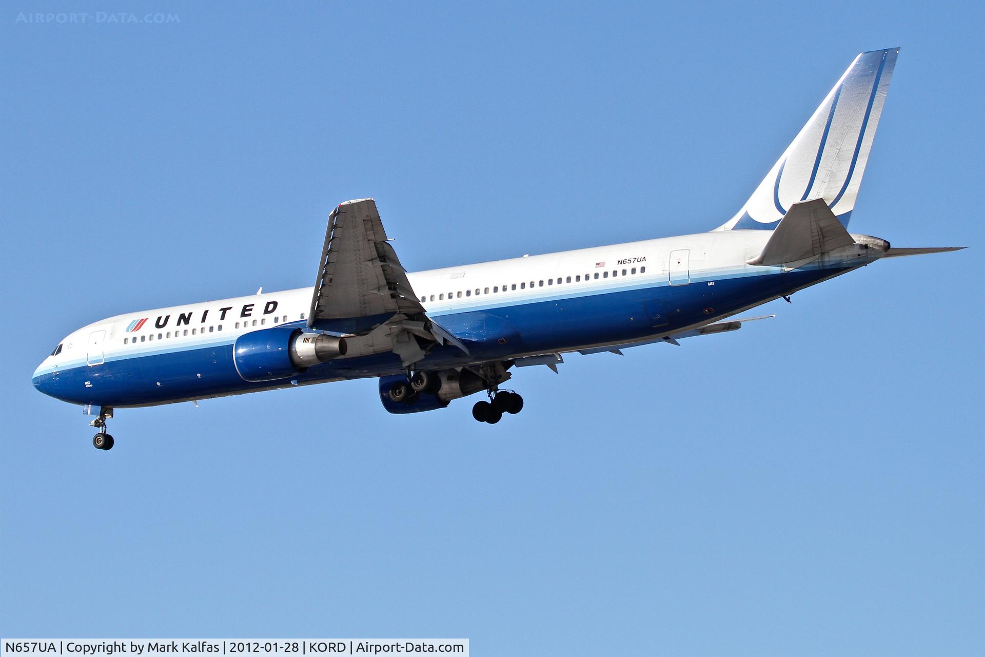 N657UA, 1993 Boeing 767-322 C/N 27112, United Airlines Boeing 767-322, UAL943 arriving from LFPG / CDG, RWY 27L approach KORD.