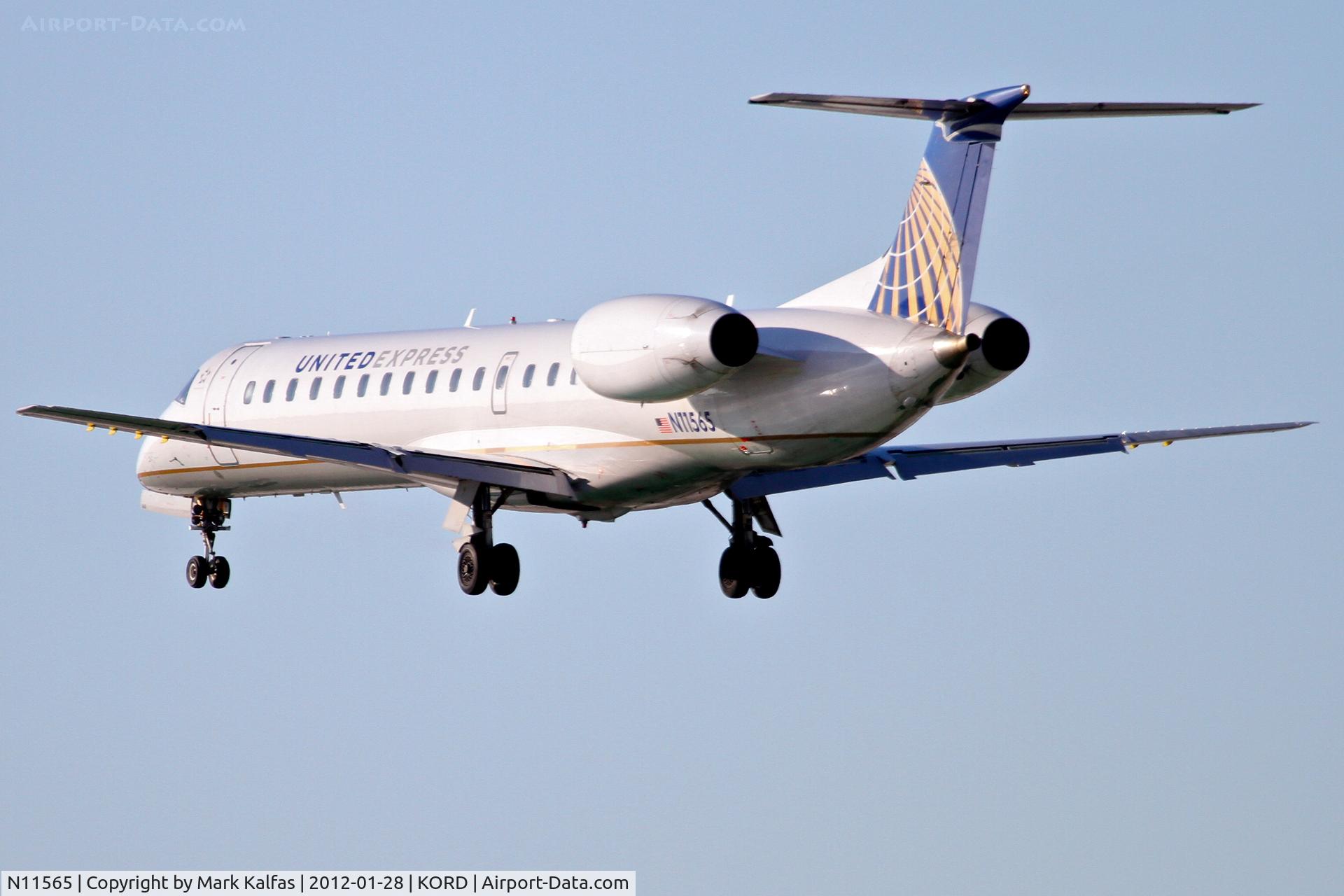 N11565, 2002 Embraer ERJ-145LR (EMB-145LR) C/N 145621, ExpressJet Embraer EMB-145LR, ASQ6027 arriving from KPIA, RWY 28 approach KORD.