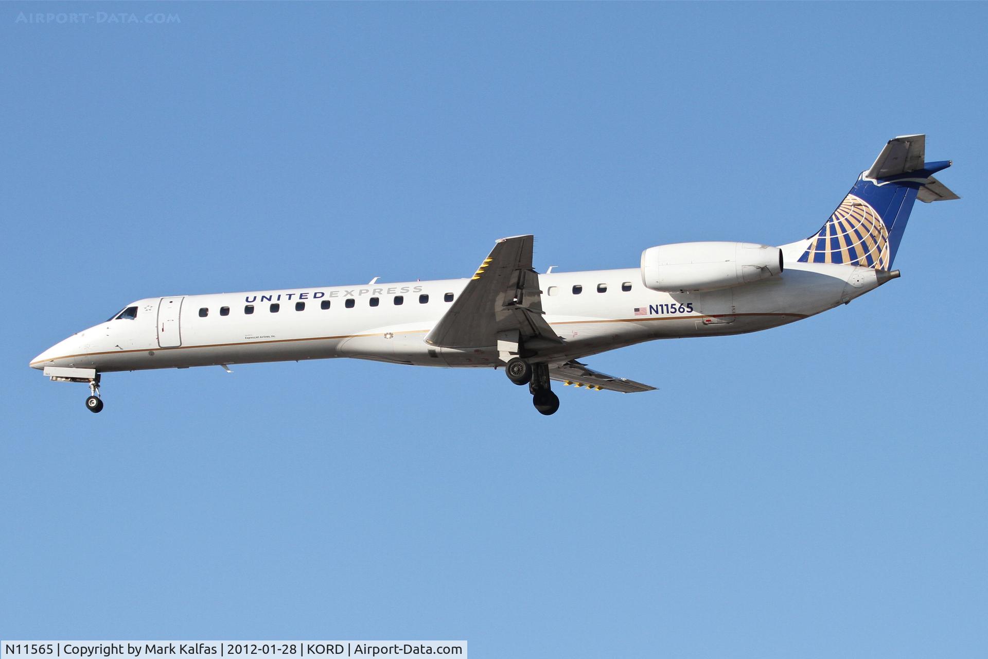 N11565, 2002 Embraer ERJ-145LR (EMB-145LR) C/N 145621, ExpressJet Embraer EMB-145LR, ASQ6027 arriving from KPIA, RWY 28 approach KORD.