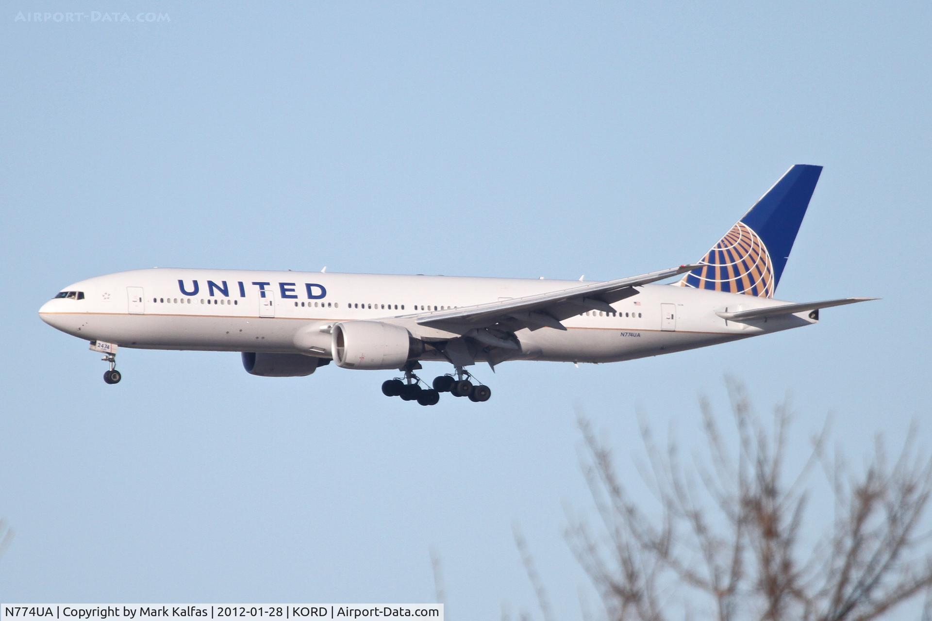 N774UA, 1996 Boeing 777-222 C/N 26936, United Airlines Boeing 777-222, UAL941 arriving from EDDF / FRA, RWY 27L approach KORD.