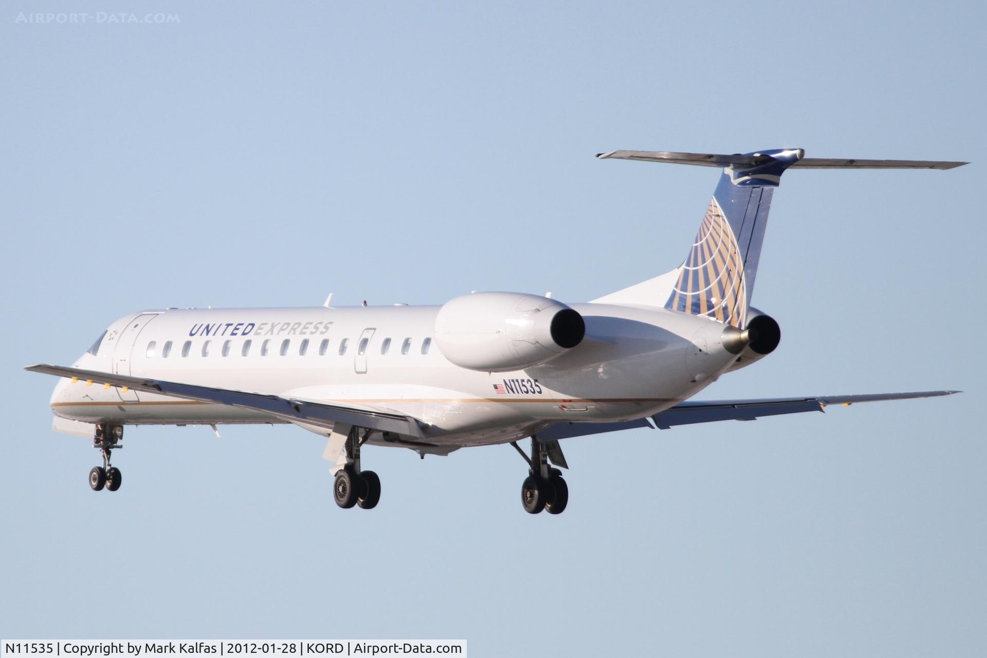 N11535, 2001 Embraer ERJ-145LR (EMB-145LR) C/N 145518, ExpressJet/United Express Embraer EMB-145LR, ASQ5833 arriving from KGRR, RWY 28 approach KORD.