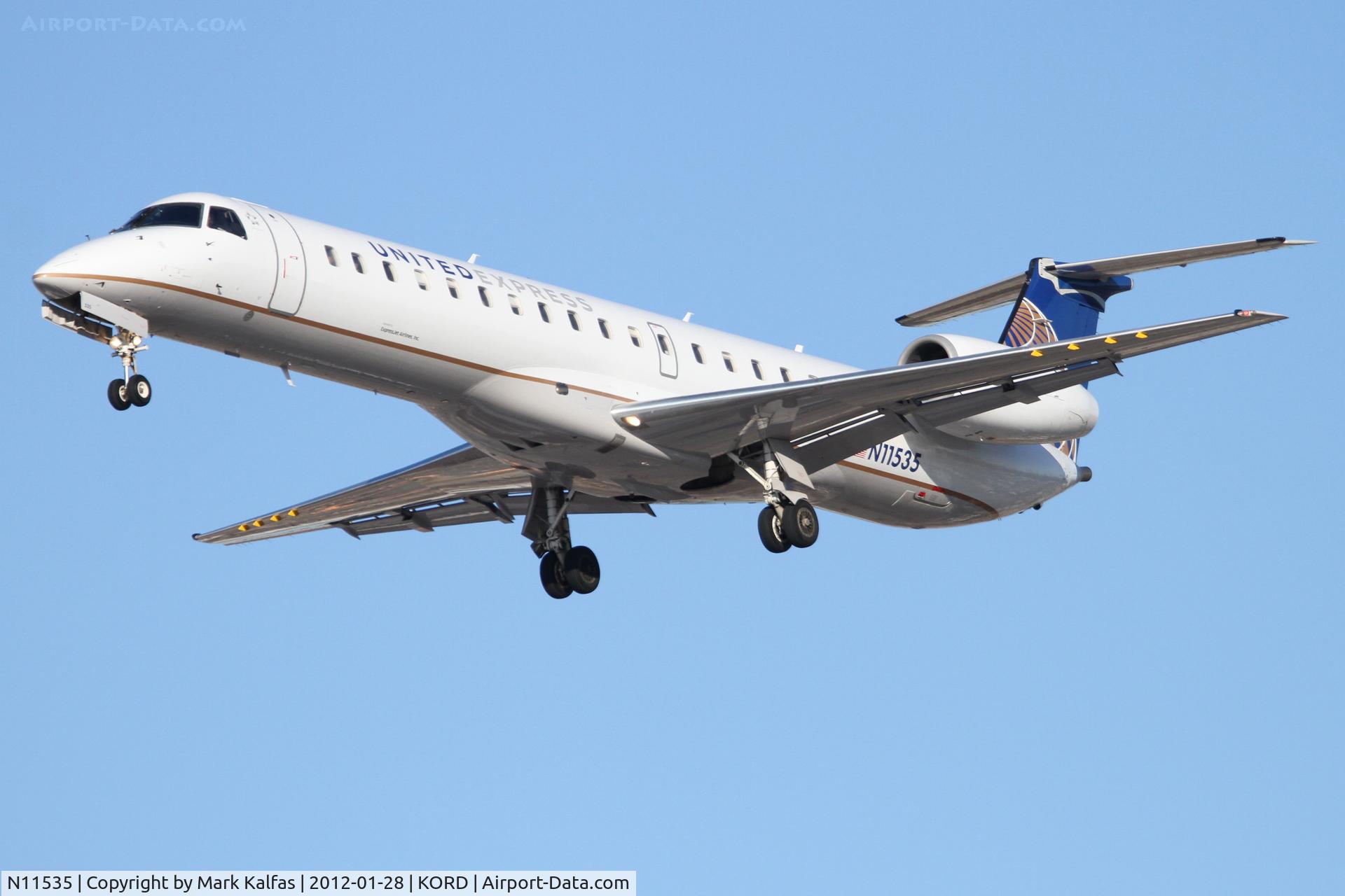 N11535, 2001 Embraer ERJ-145LR (EMB-145LR) C/N 145518, ExpressJet/United Express Embraer EMB-145LR, ASQ5833 arriving from KGRR, RWY 28 approach KORD.