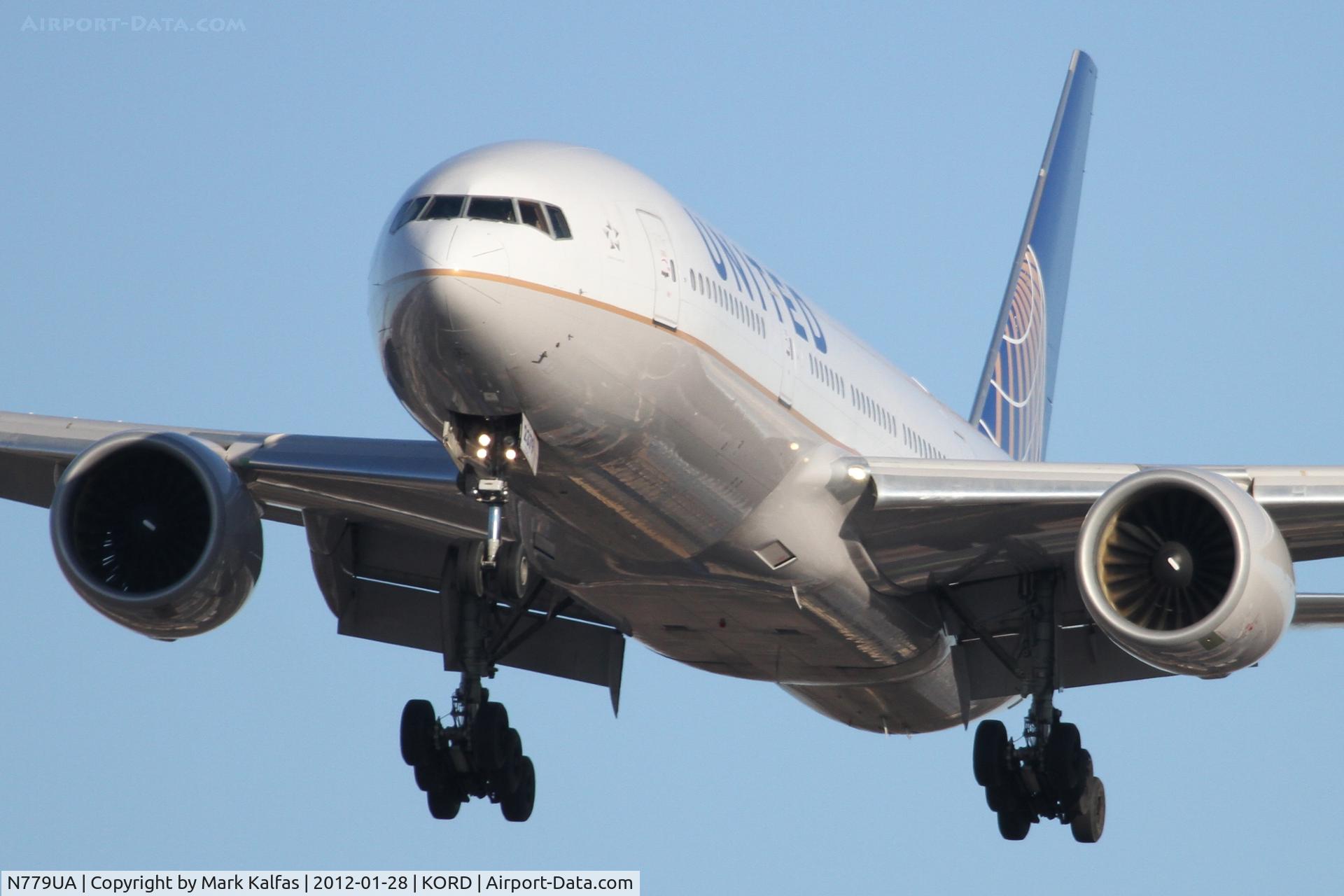 N779UA, 1996 Boeing 777-222 C/N 26941, United Airlines Boeing 777-222, UAL907 arriving from Munich EDDM / MUC, RWY 28 approach KORD.
