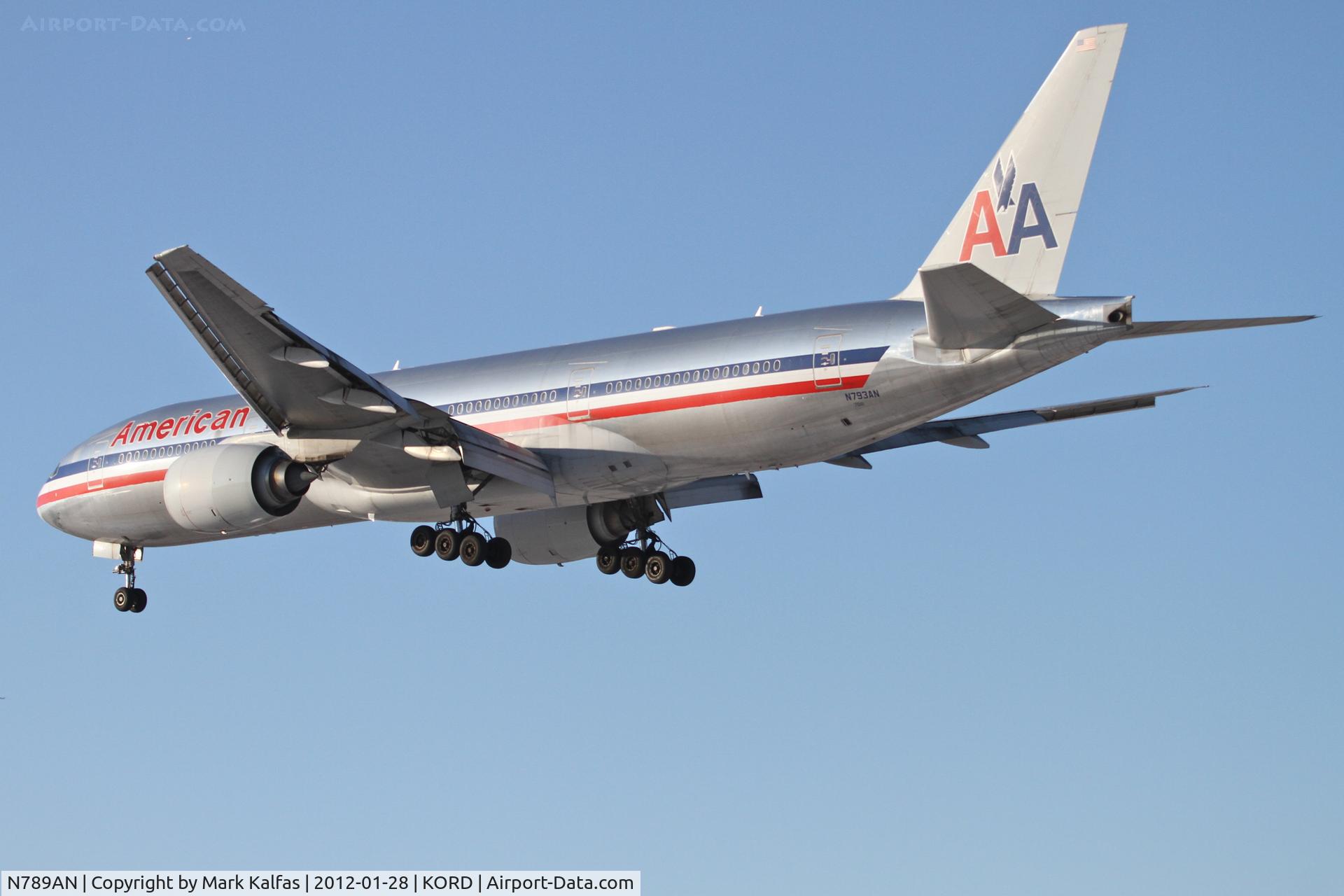 N789AN, 2000 Boeing 777-223 C/N 30252, American Airlines Boeing 777-223, AAL47 arriving from London Heathrow - EGLL / LHR, RWY 28 approach KORD.