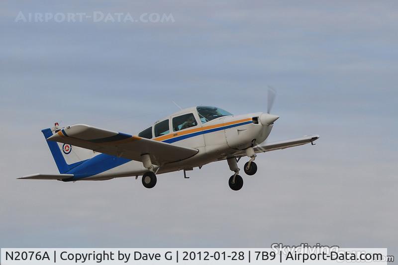 N2076A, 1978 Beech C23 Sundowner 180 C/N M-2054, Beech Sundowner departing Ellington, CT