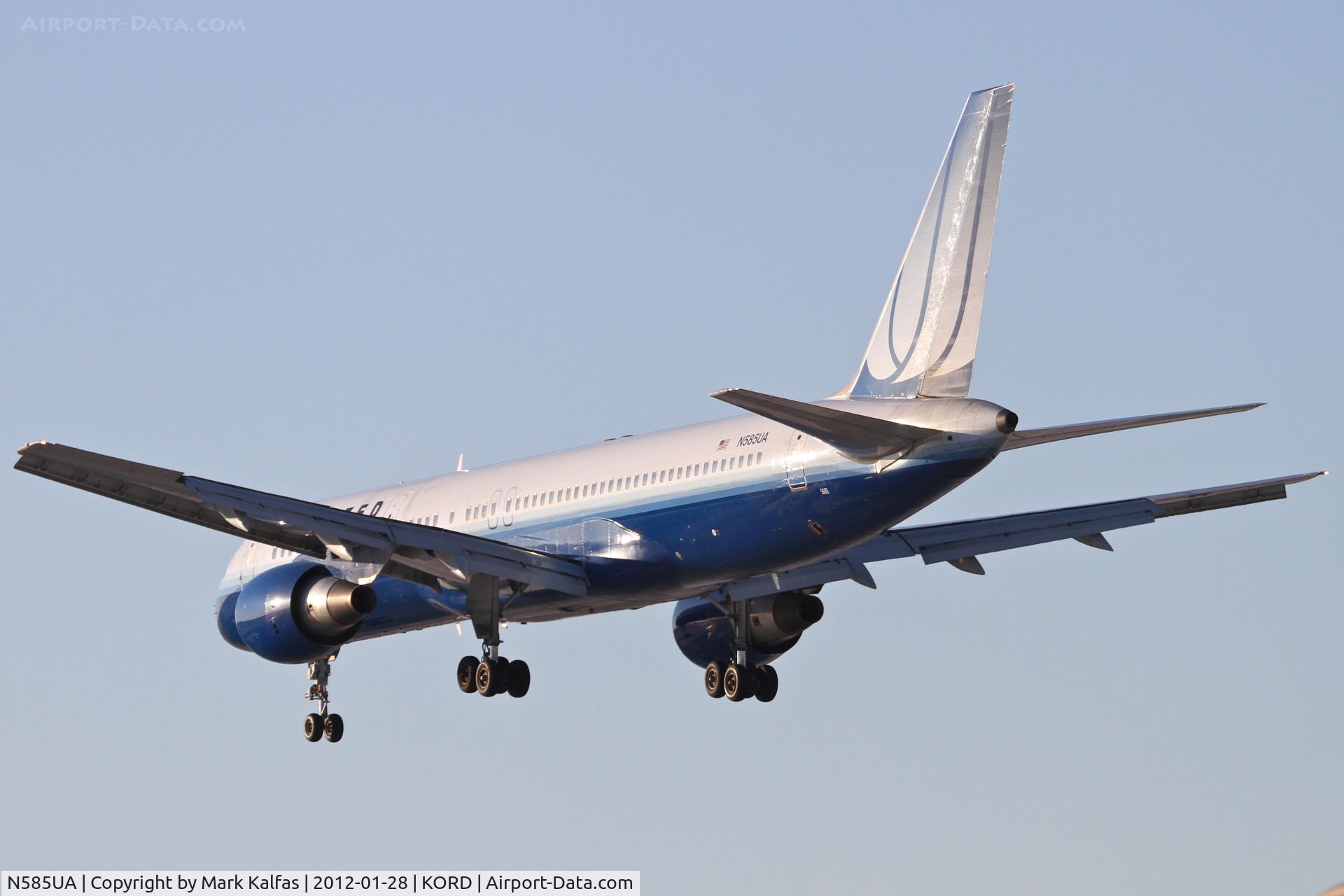 N585UA, 1993 Boeing 757-222 C/N 26709, United Airlines Boeing 757-222, UAL908 arriving from Denver - KDEN, RWY 28 approach KORD.
