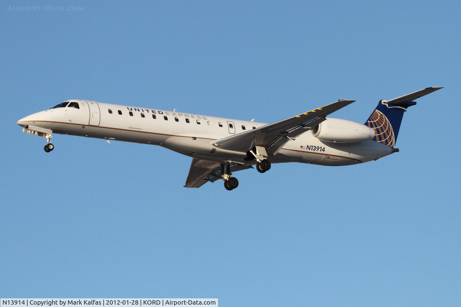 N13914, 2001 Embraer EMB-145LR C/N 145430, ExpressJet/United Express Embraer EMB-145LR, ASQ851B arriving from Fargo - KFSD, RWY 28 approach KORD.