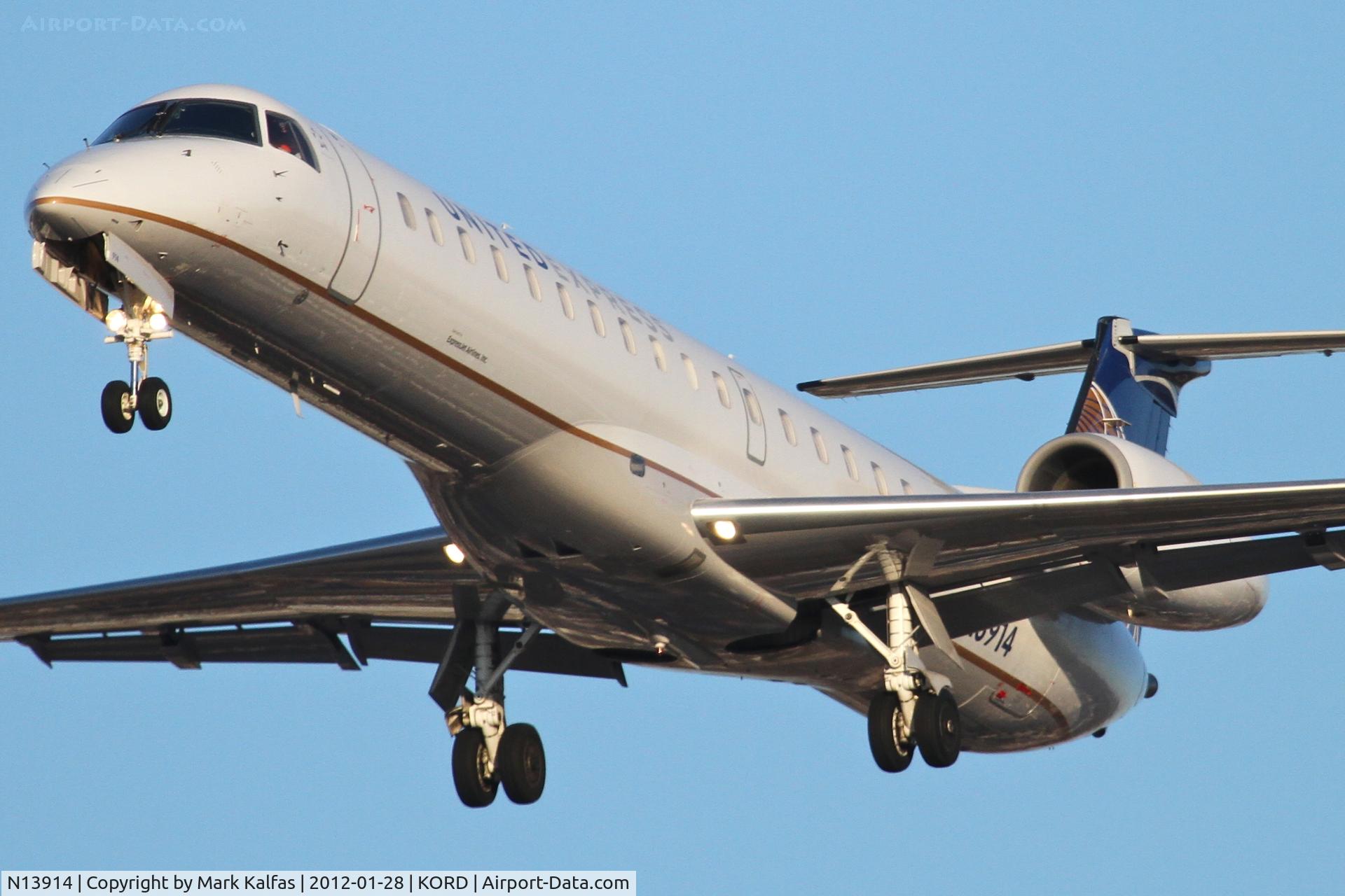 N13914, 2001 Embraer EMB-145LR C/N 145430, ExpressJet/United Express Embraer EMB-145LR, ASQ851B arriving from Fargo - KFSD, RWY 28 approach KORD.