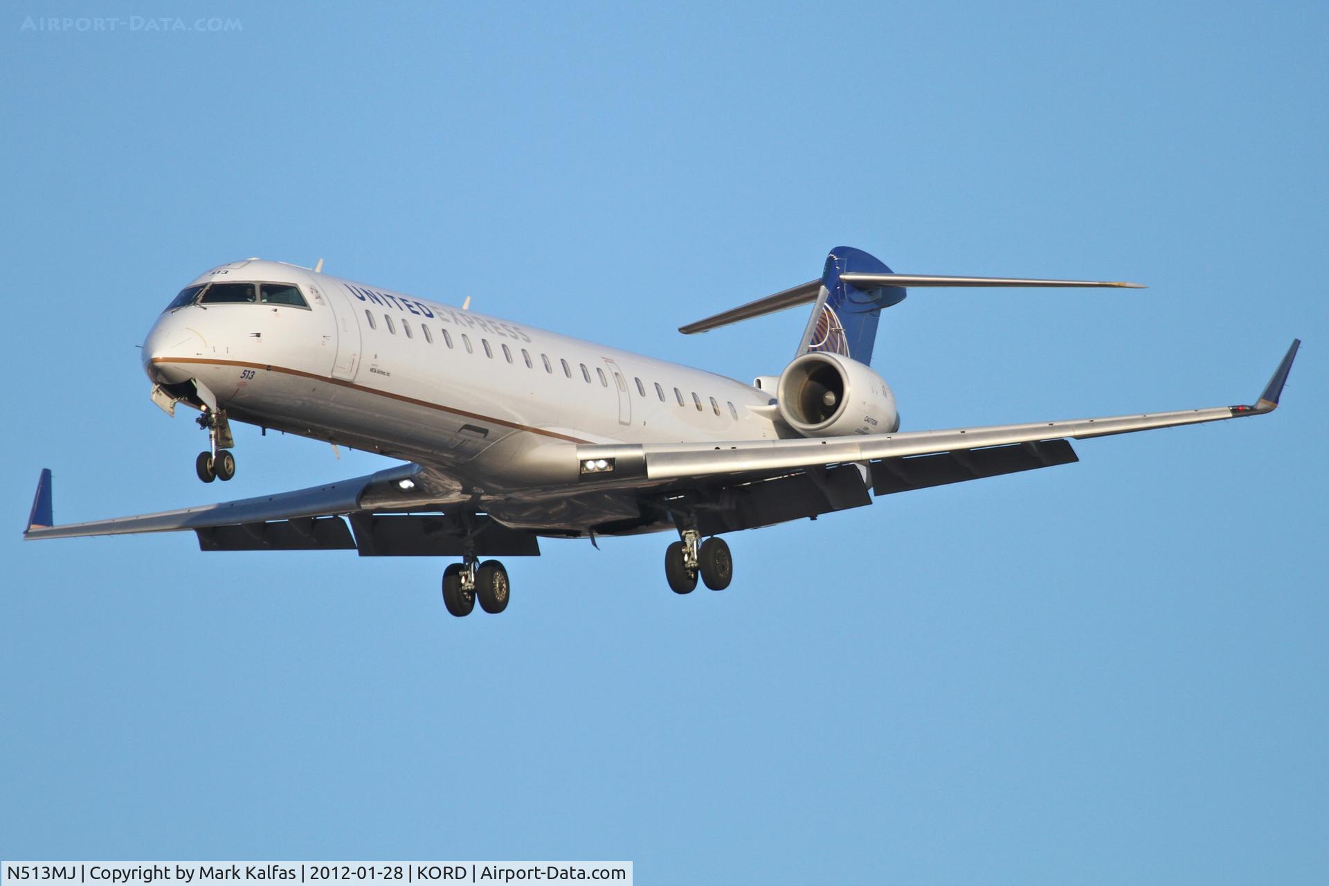 N513MJ, 2003 Bombardier CRJ-701 (CL-600-2C10) Regional Jet C/N 10111, Mesa Airlines/United Express Bombardier CL-600-2C10, ASH3760 arriving from KMCI RWY 28 approach KORD.