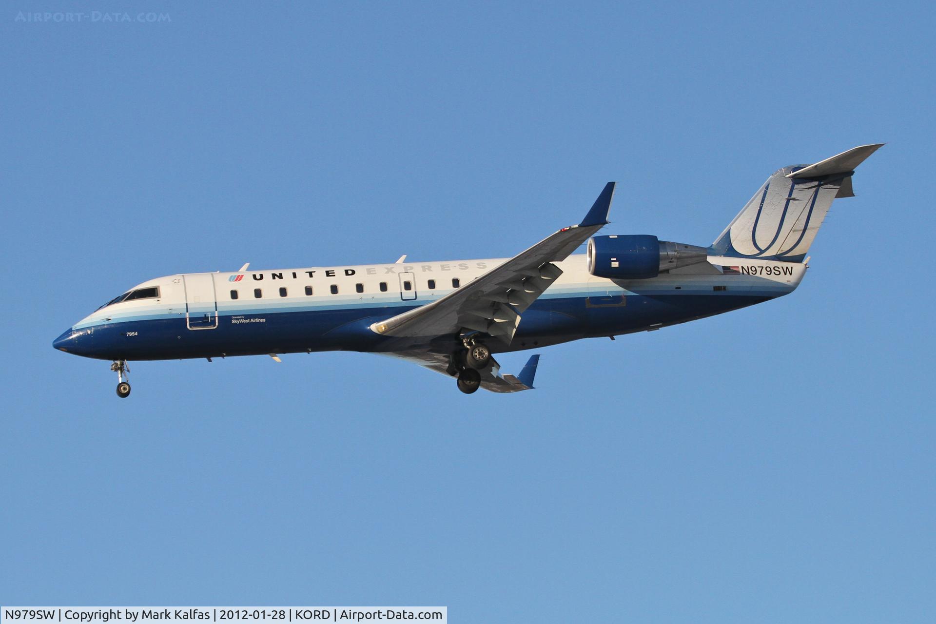 N979SW, 2004 Bombardier CRJ-200ER (CL-600-2B19) C/N 7954, SkyWest/United Express Bombardier CL-600-2B19, SKW6331 arriving from Nashville - KBNA, RWY 28 approach KORD.