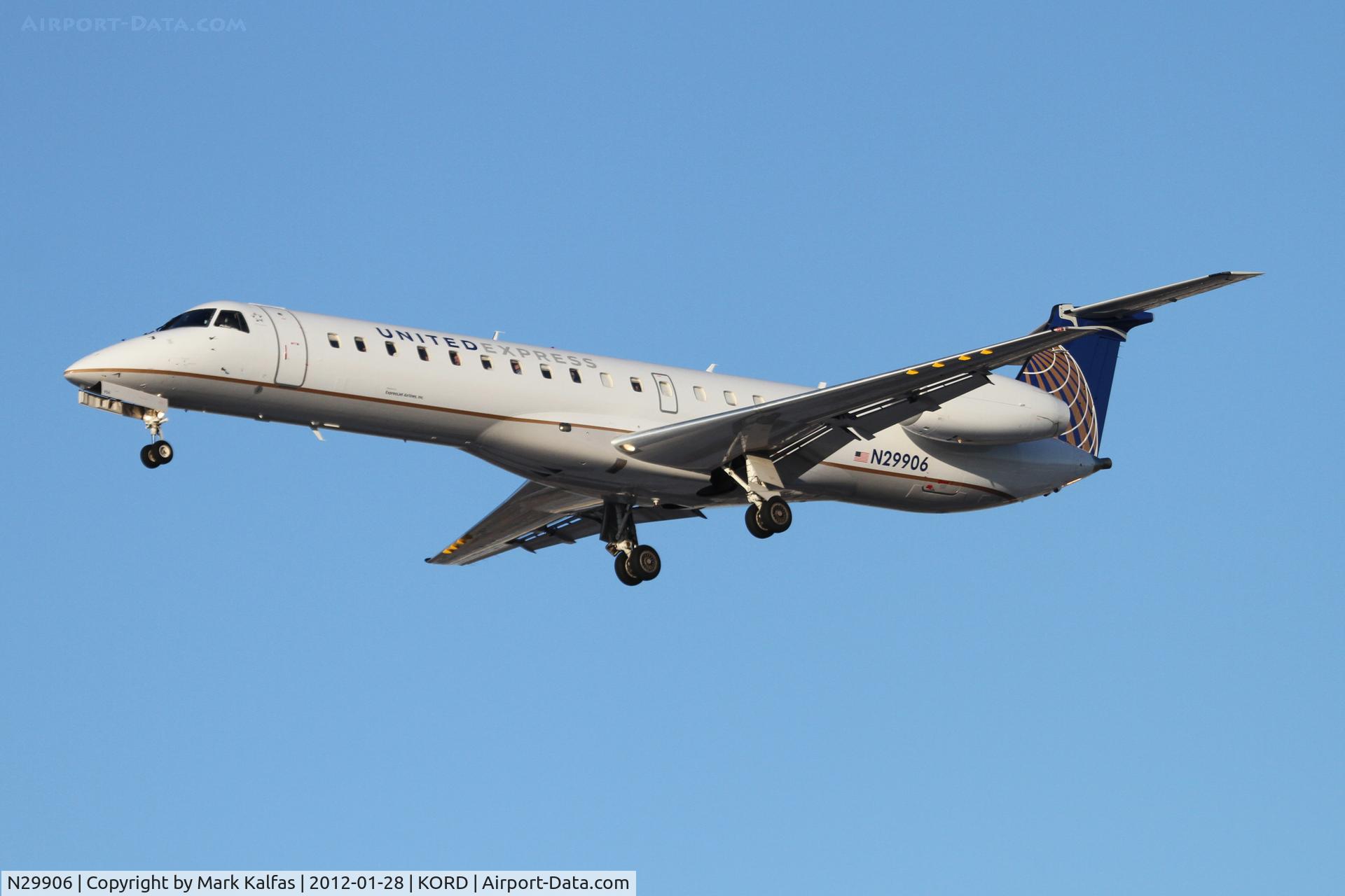 N29906, 2001 Embraer ERJ-145LR (EMB-145LR) C/N 145472, ExpressJet/United Express Embraer EMB-145LR, ASQ6-78 arriving from KICT, RWY 28 approach KORD.